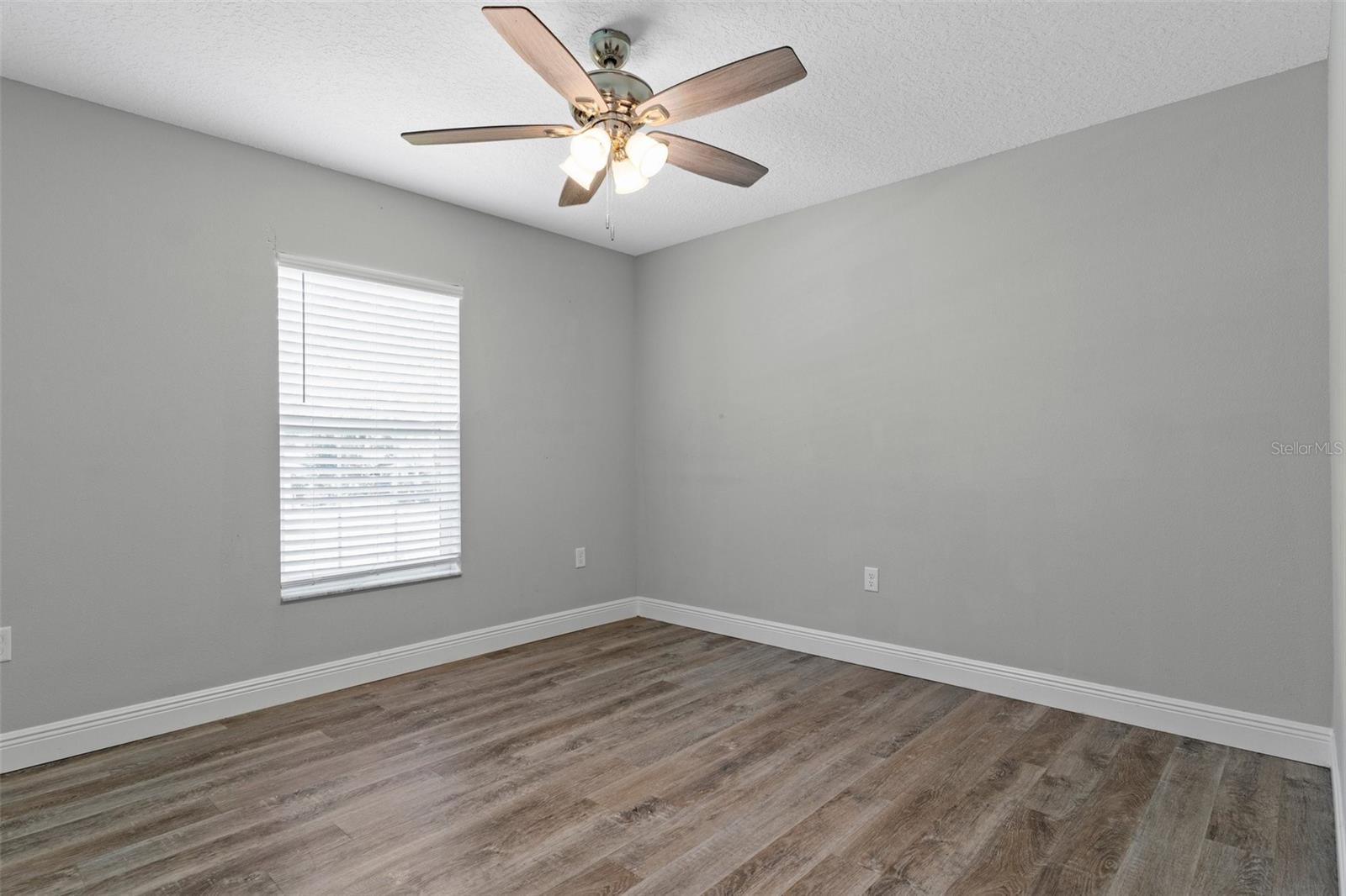 Listing photo id 25 for 9252 Agatha Drive