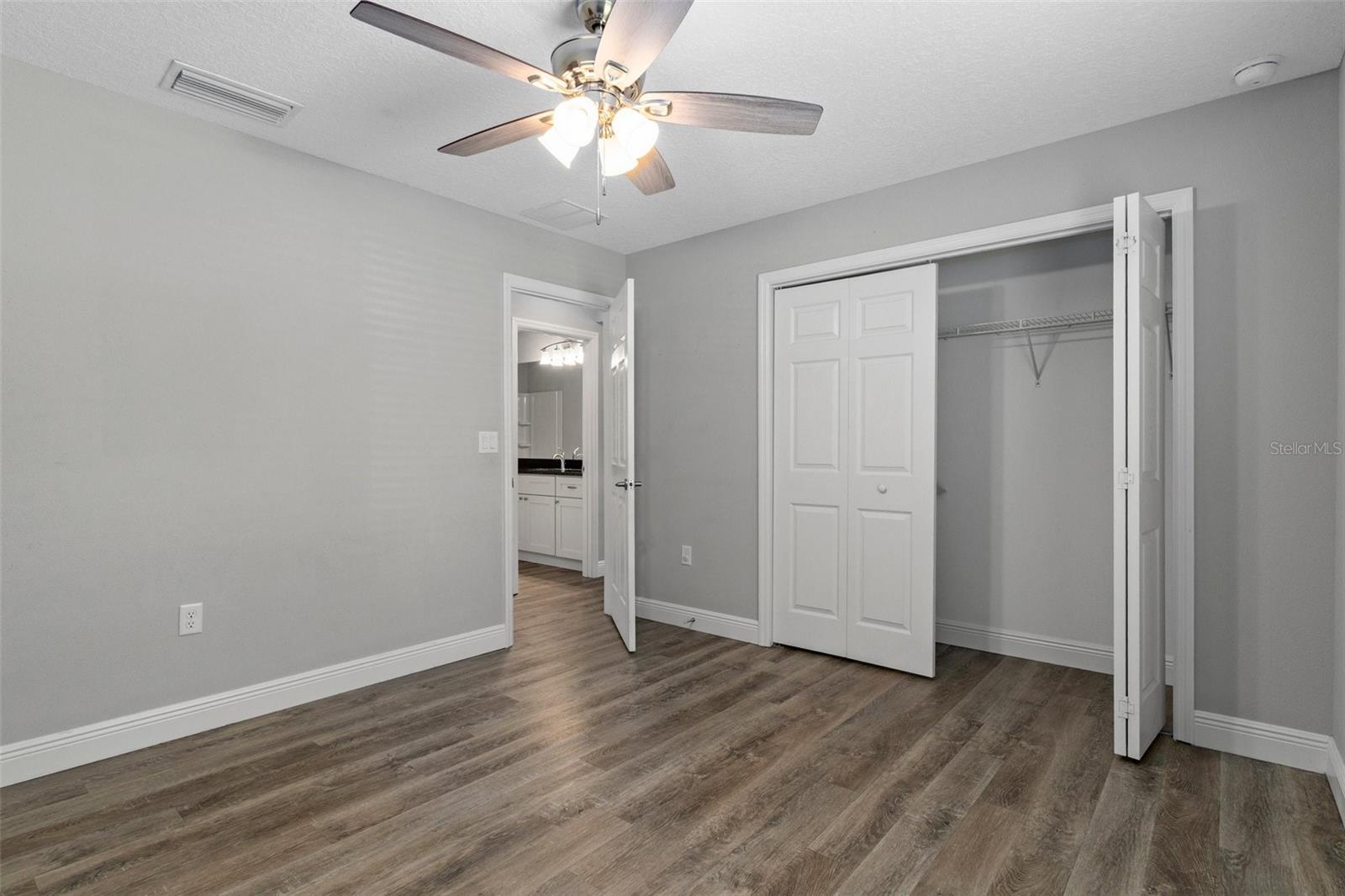 Listing photo id 26 for 9252 Agatha Drive