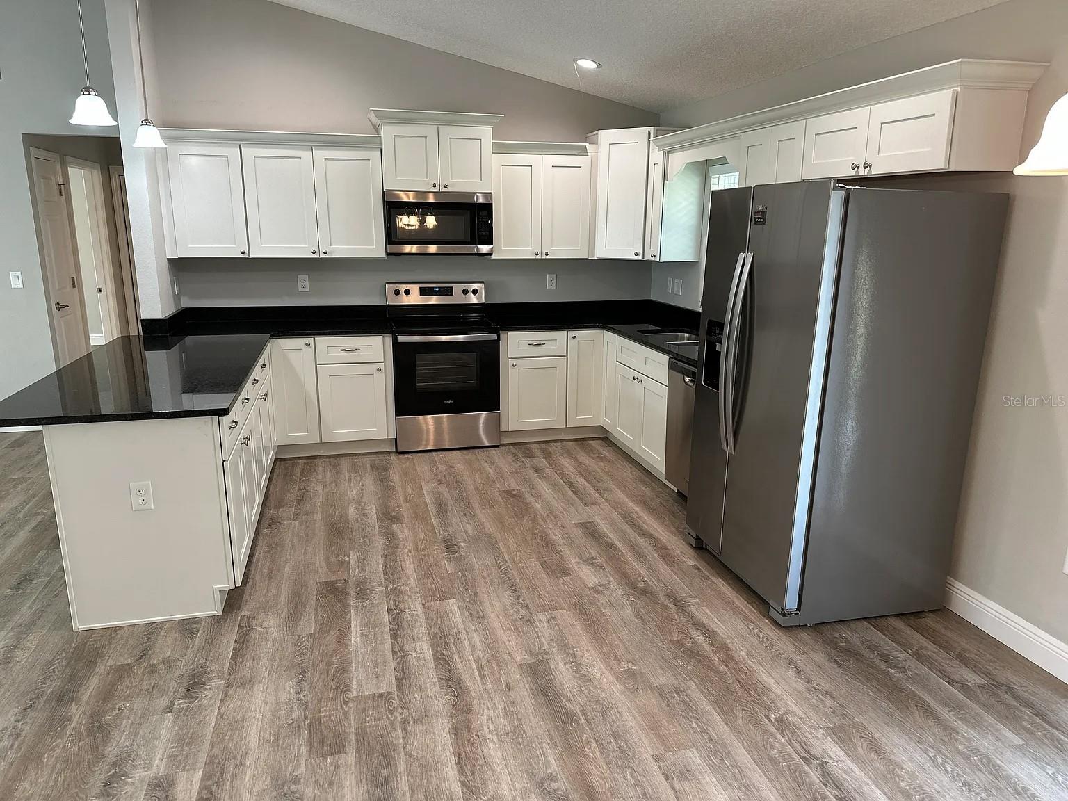 Listing photo id 1 for 9252 Agatha Drive