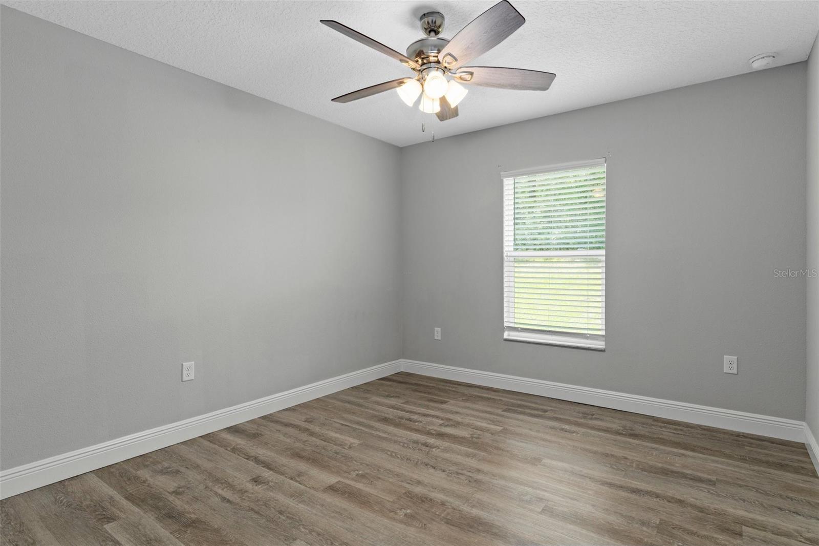 Listing photo id 28 for 9252 Agatha Drive