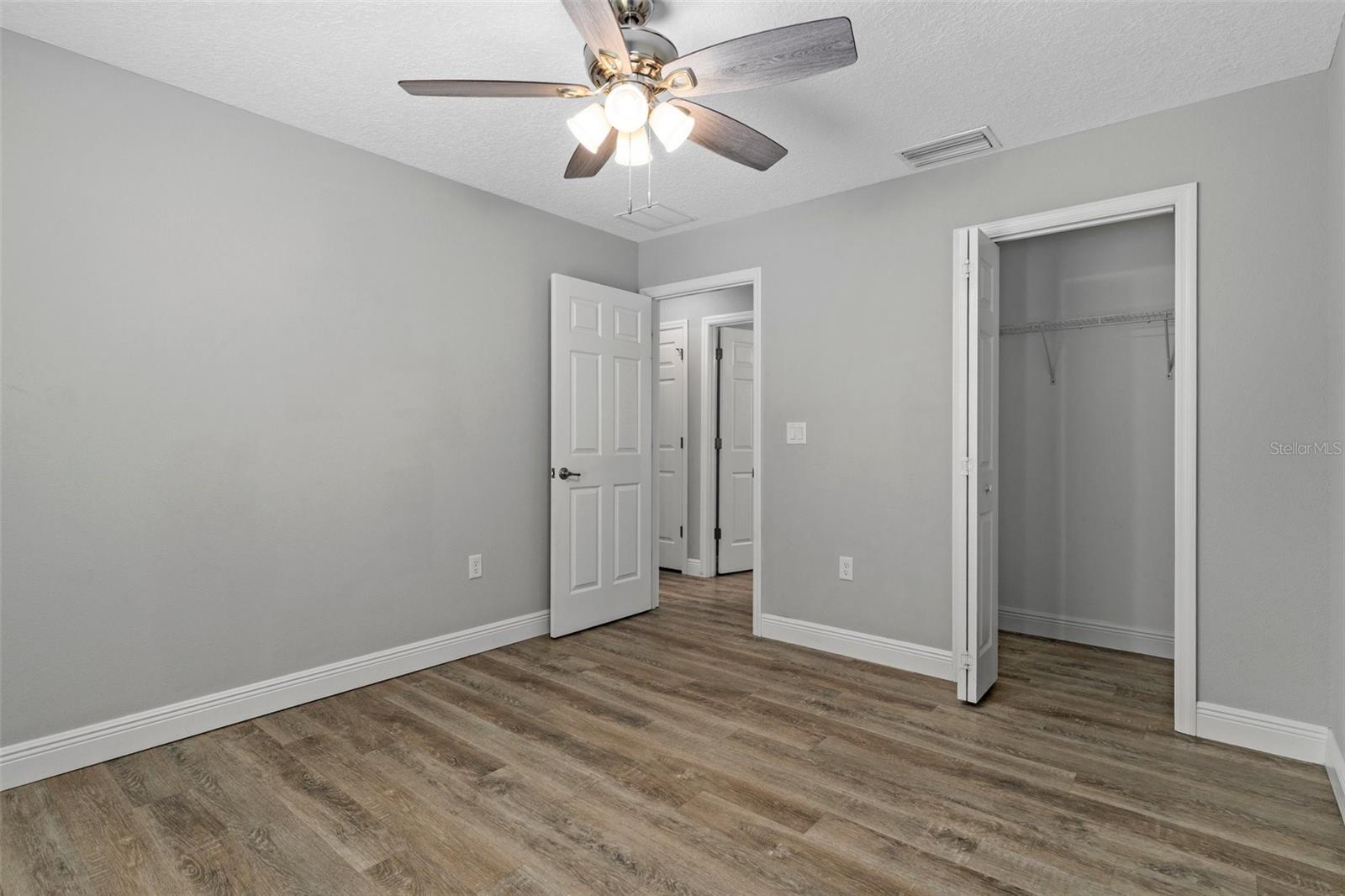 Listing photo id 29 for 9252 Agatha Drive