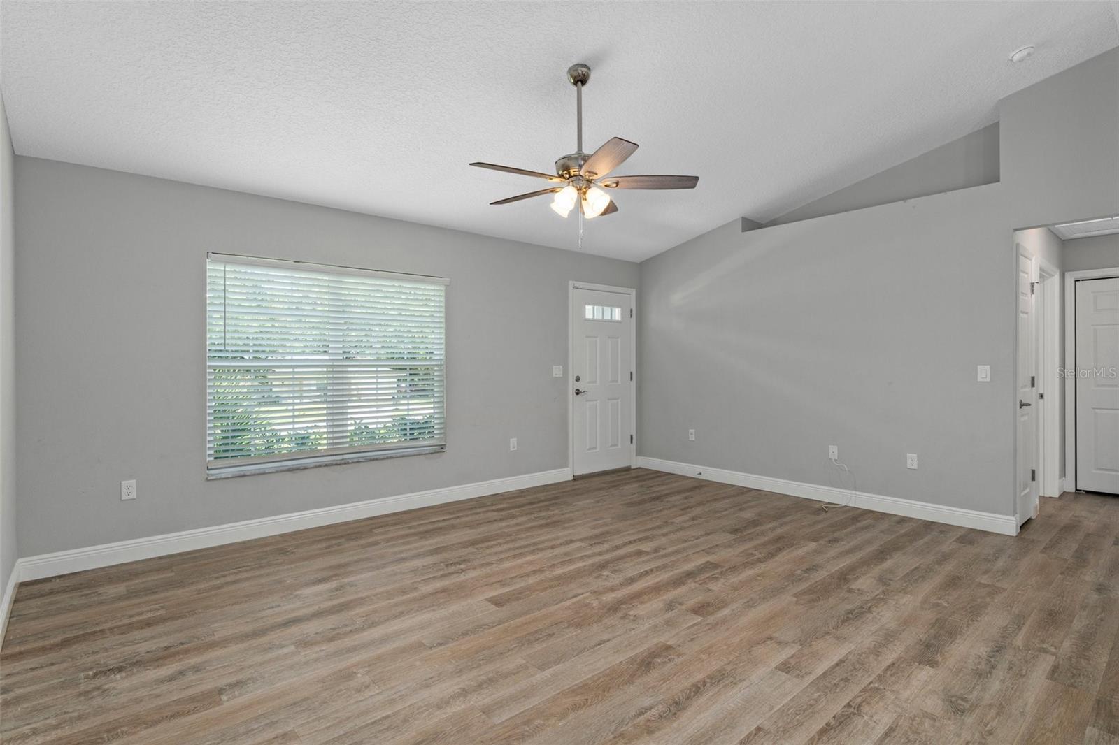 Listing photo id 30 for 9252 Agatha Drive