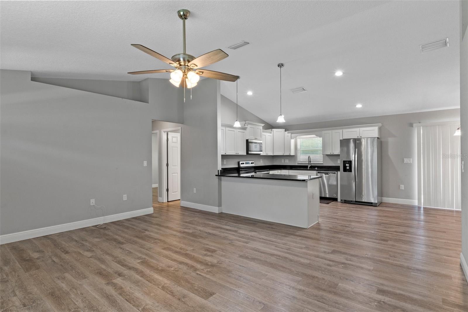 Listing photo id 31 for 9252 Agatha Drive