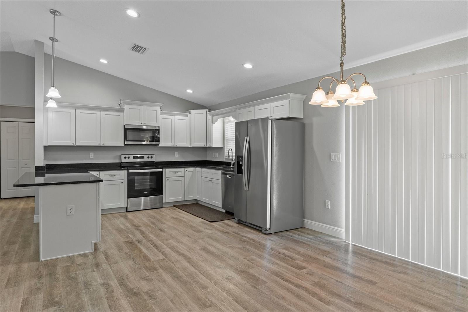 Listing photo id 32 for 9252 Agatha Drive