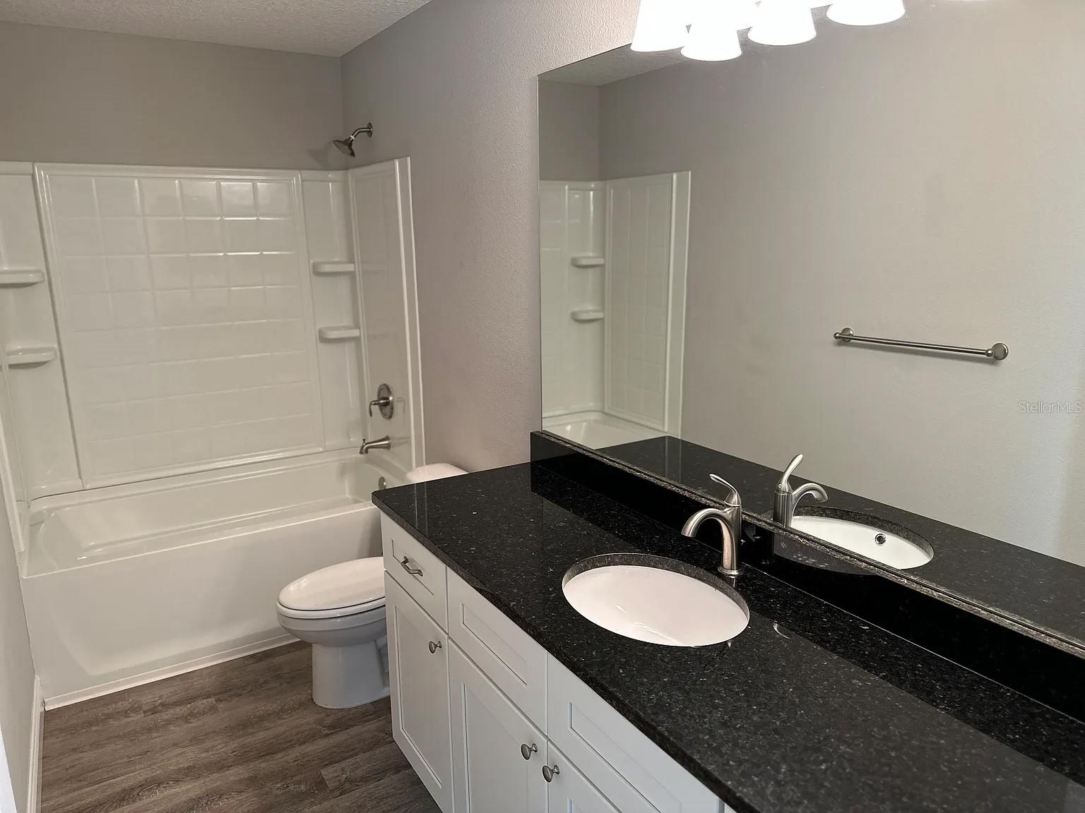 Listing photo id 3 for 9252 Agatha Drive