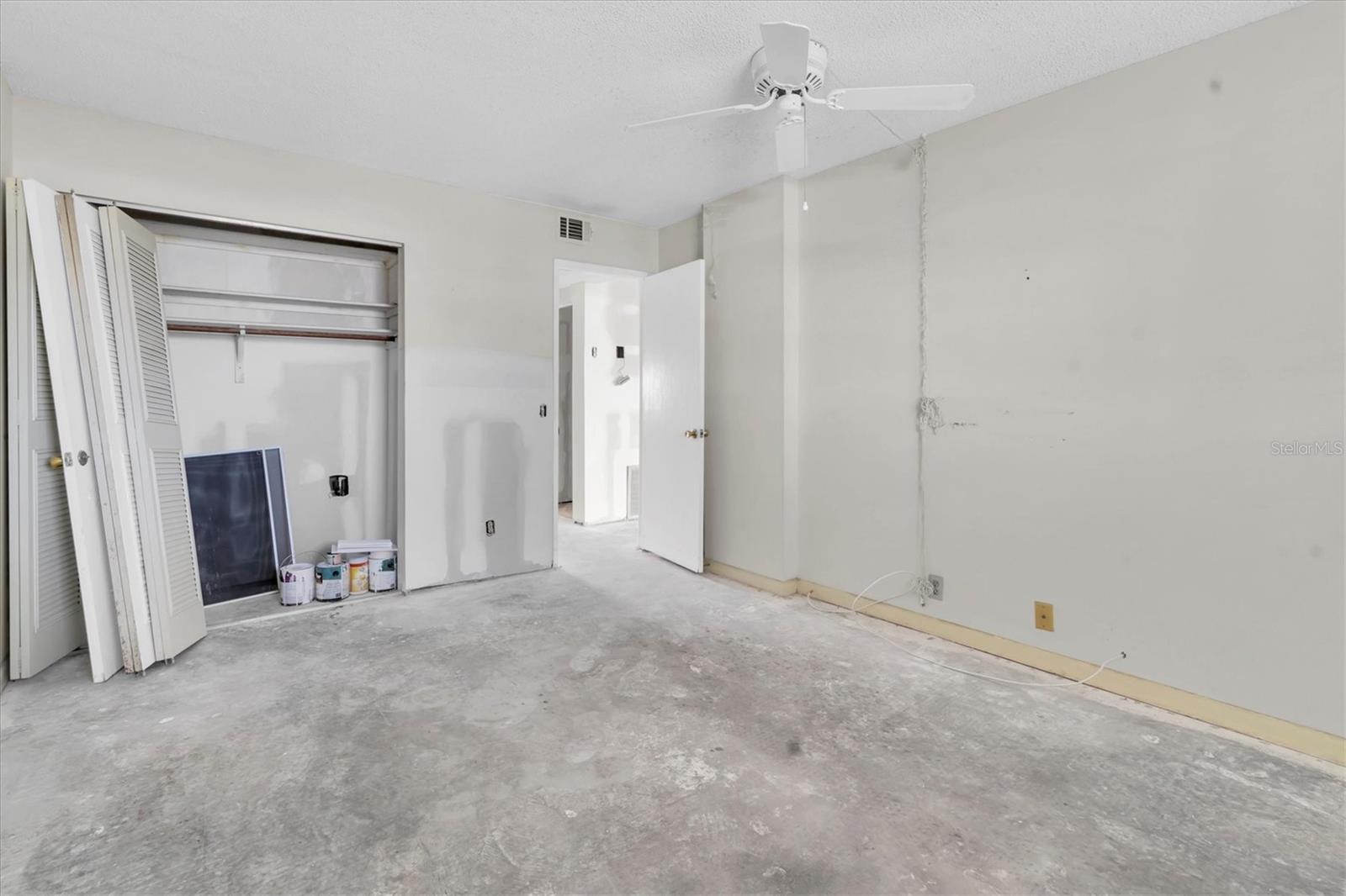 Image 10 of 35 For 1847 Shore Drive S 203