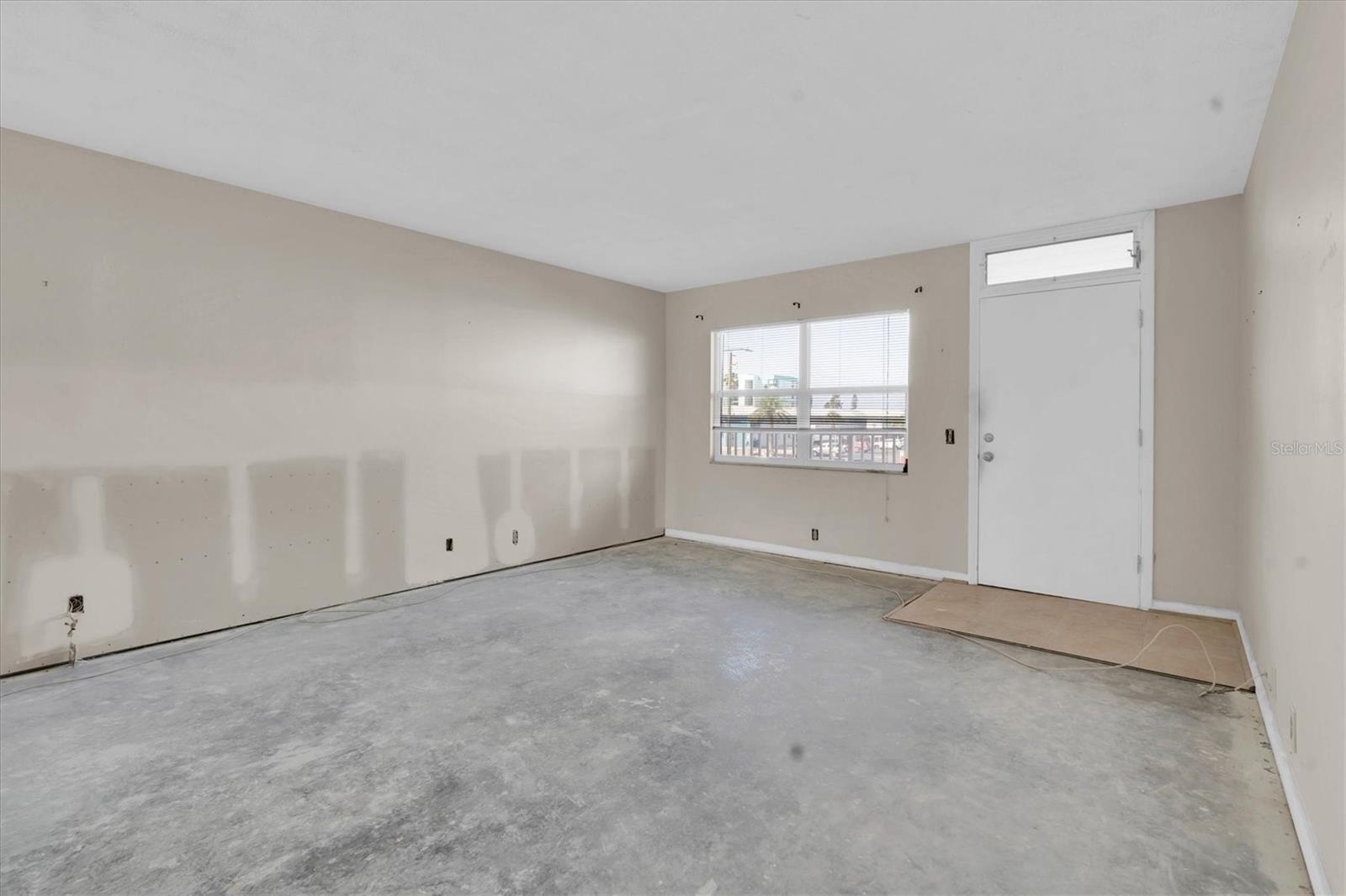 Image 17 of 35 For 1847 Shore Drive S 203
