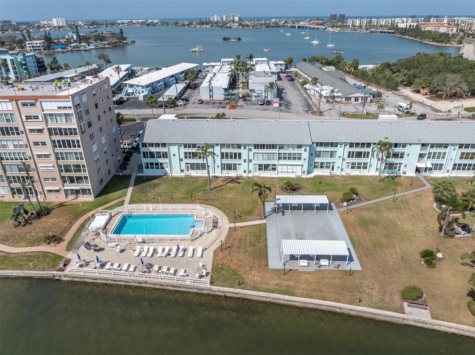 Image 18 of 35 For 1847 Shore Drive S 203