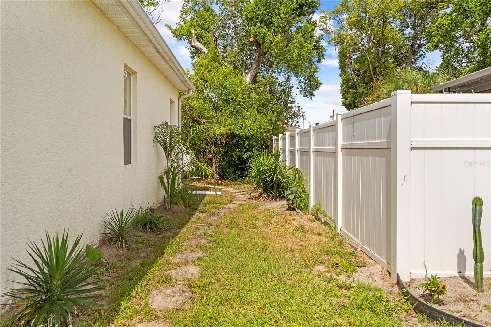 Image 6 of 50 For 1245 Coble Road E