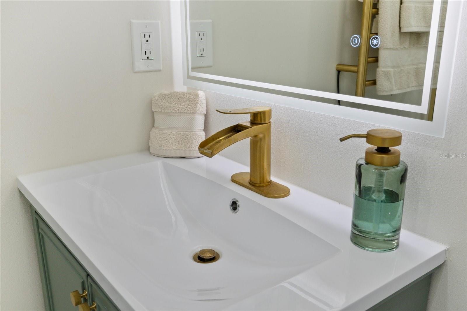 Image 14 of 39 For 4939 Floramar Terrace 902