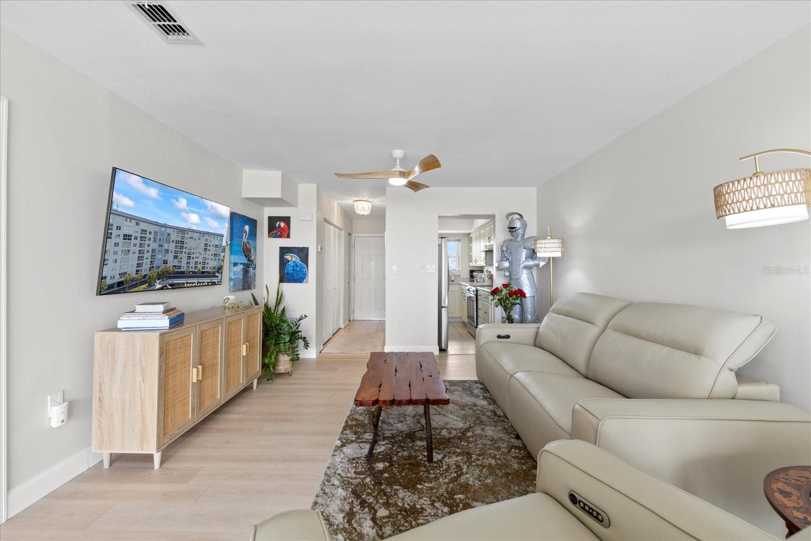 Image 15 of 39 For 4939 Floramar Terrace 902