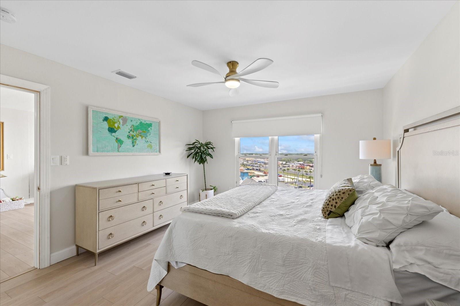 Image 22 of 39 For 4939 Floramar Terrace 902