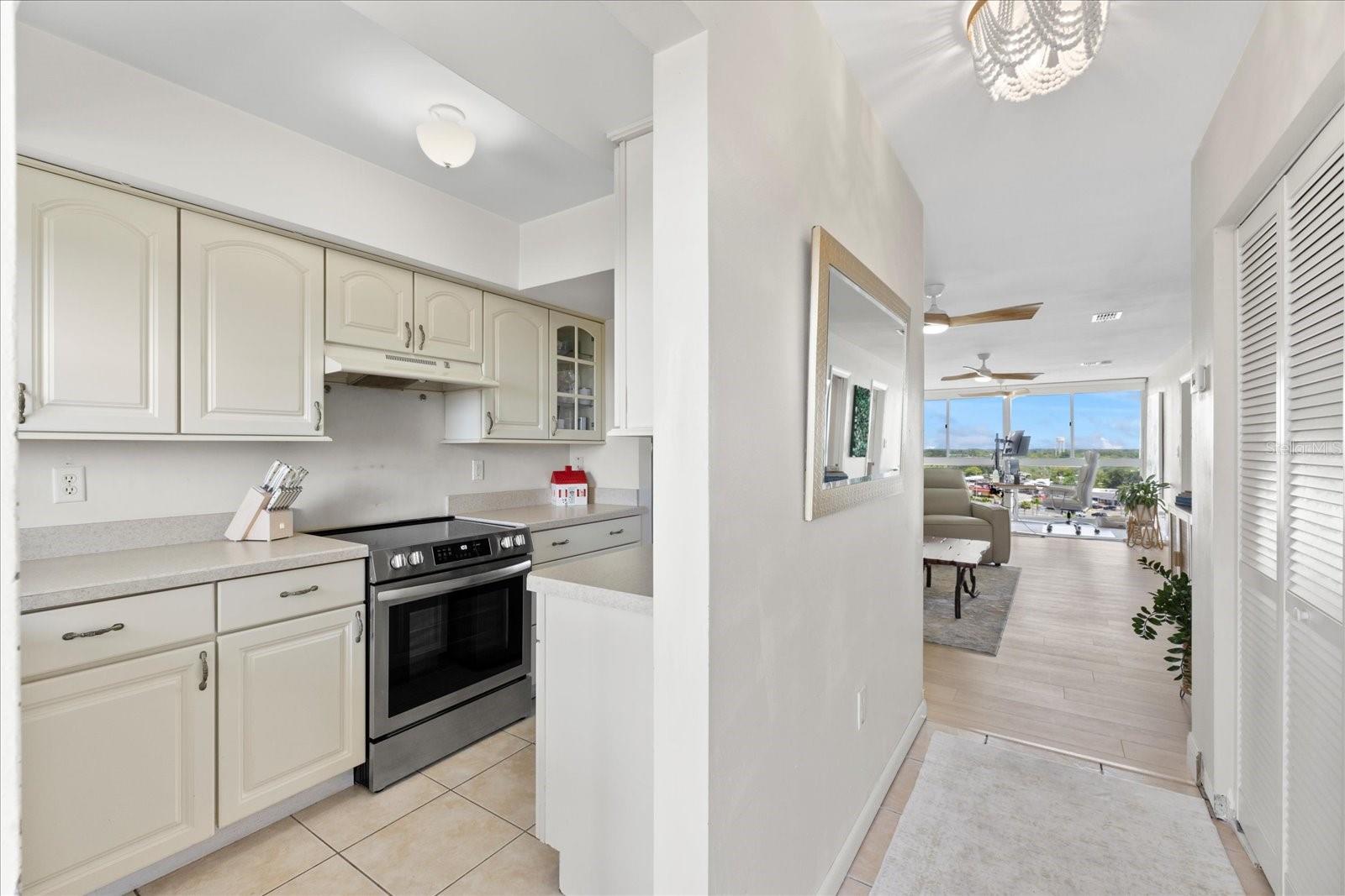 Image 8 of 39 For 4939 Floramar Terrace 902