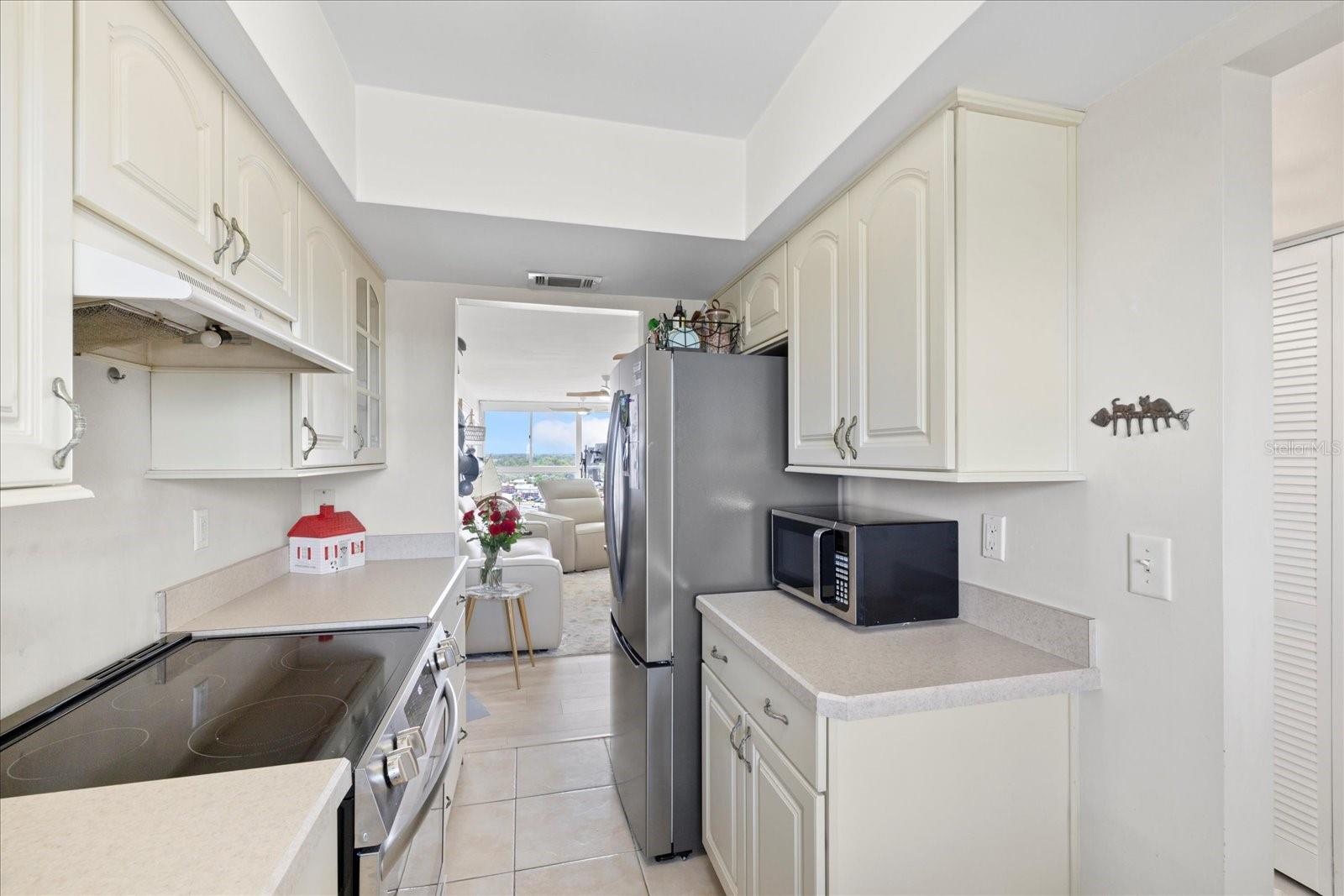 Image 9 of 39 For 4939 Floramar Terrace 902