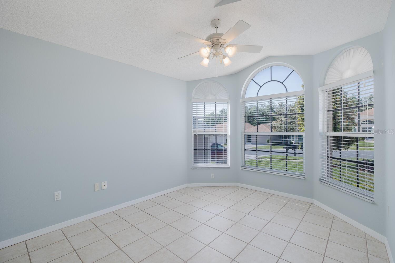 Image 14 of 68 For 284 Quane Avenue