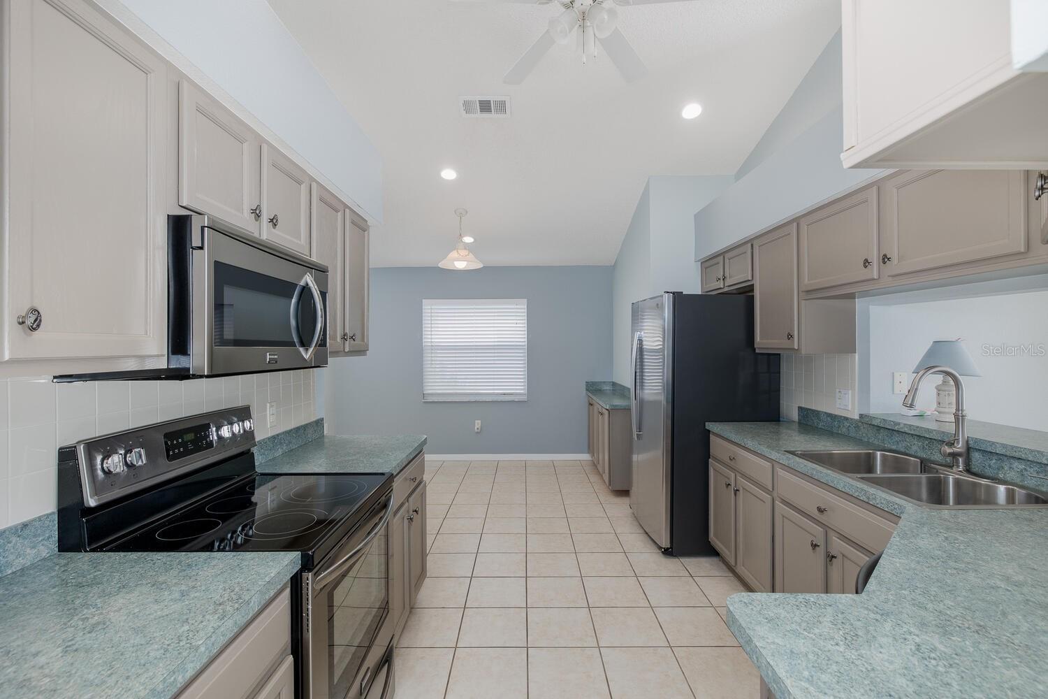 Image 17 of 68 For 284 Quane Avenue