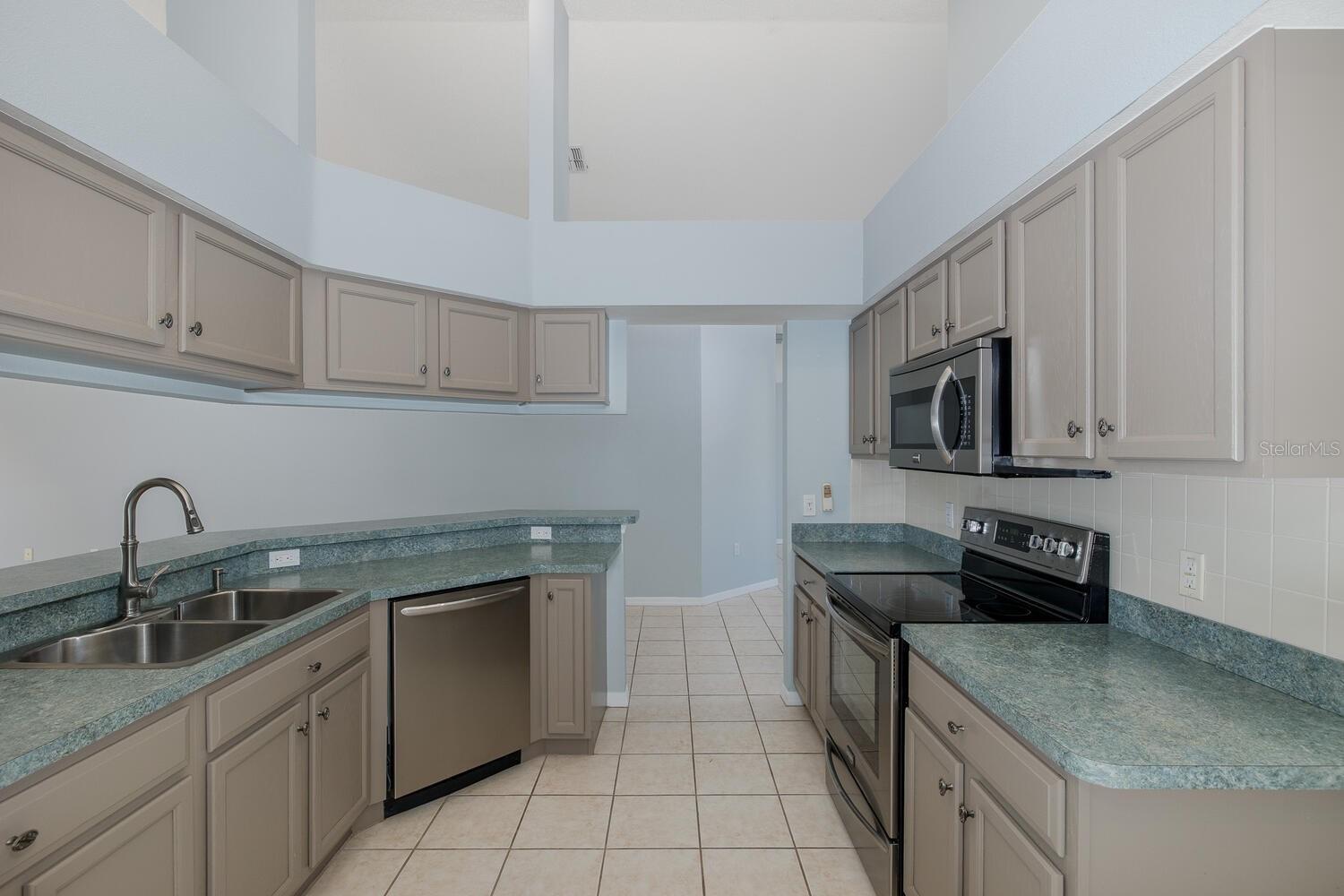 Image 18 of 68 For 284 Quane Avenue