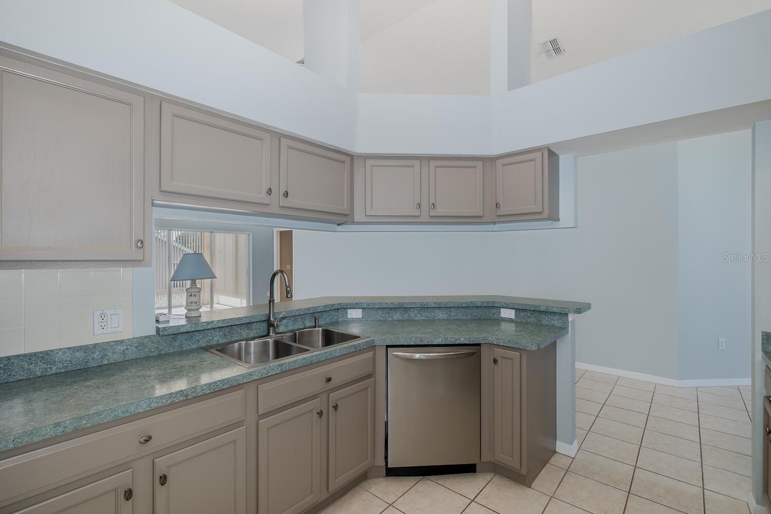 Image 19 of 68 For 284 Quane Avenue