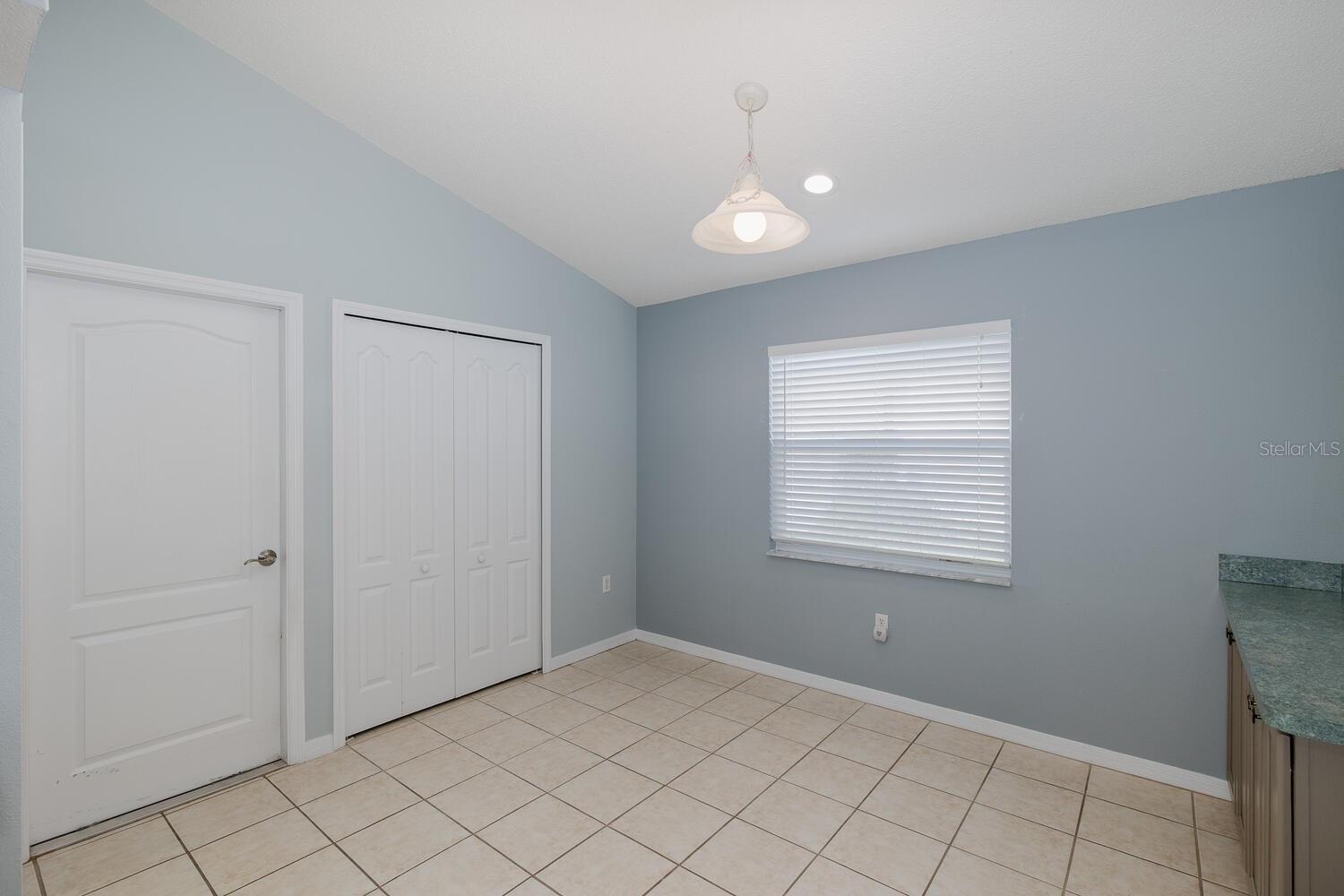 Image 20 of 68 For 284 Quane Avenue