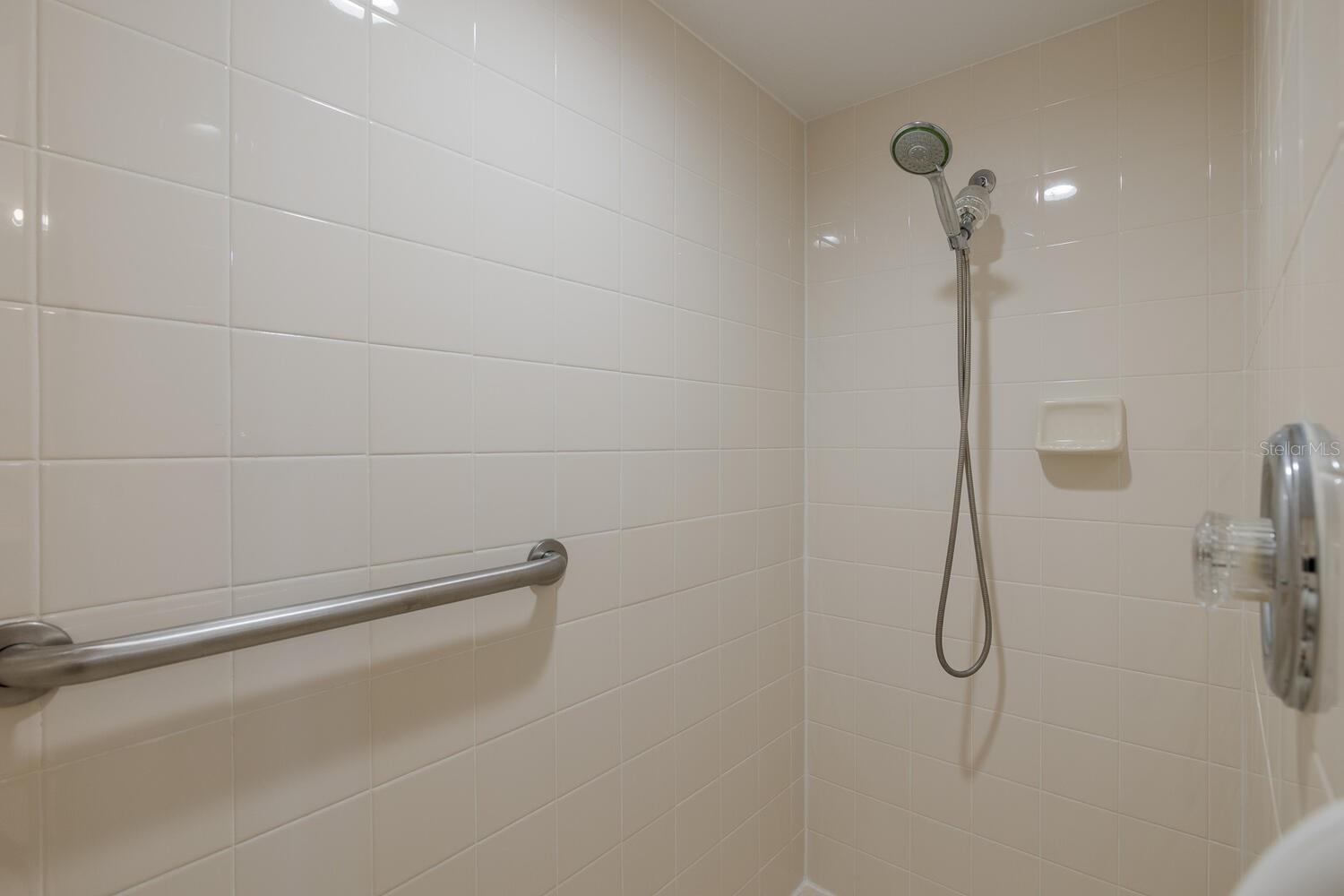 Image 33 of 68 For 284 Quane Avenue