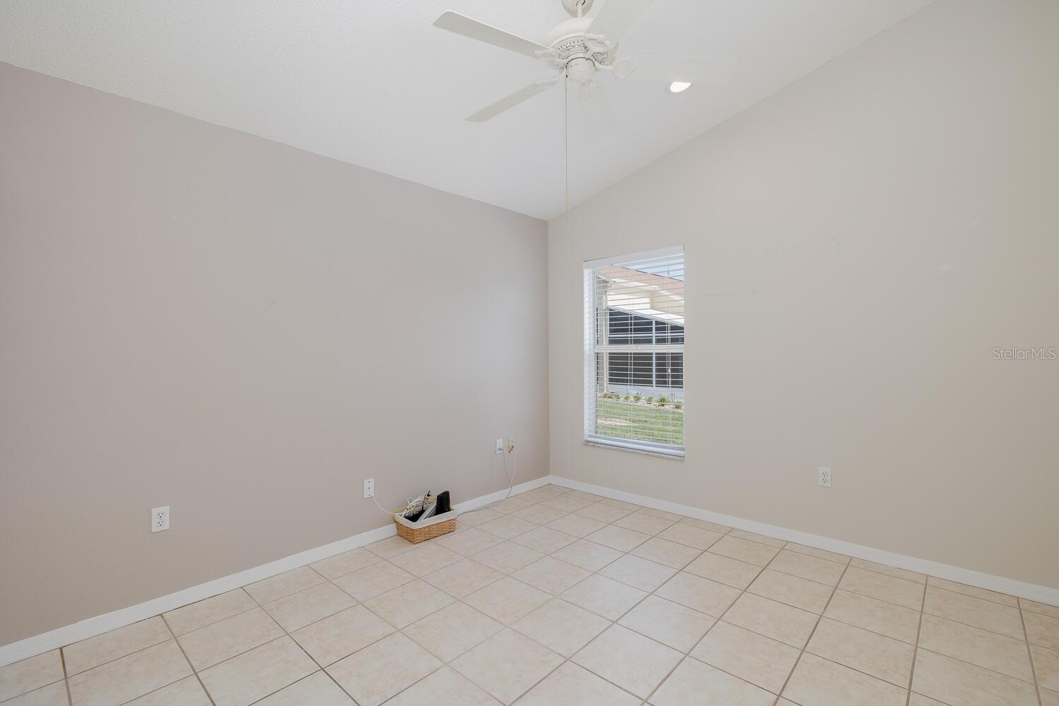 Image 38 of 68 For 284 Quane Avenue