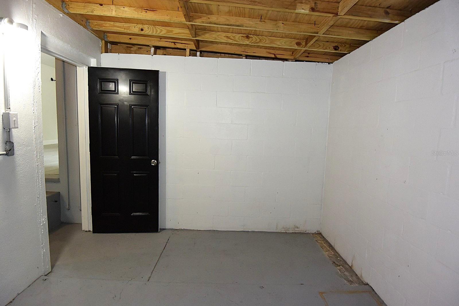 Image 33 of 47 For 18838 Rosephil Street