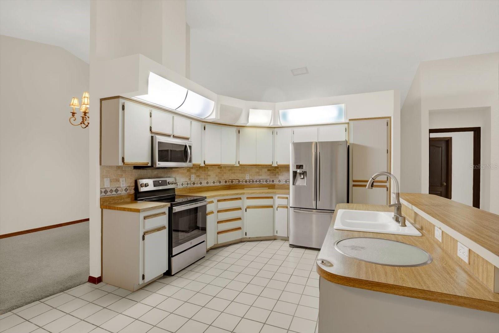 Image 10 of 52 For 642 Erin Way