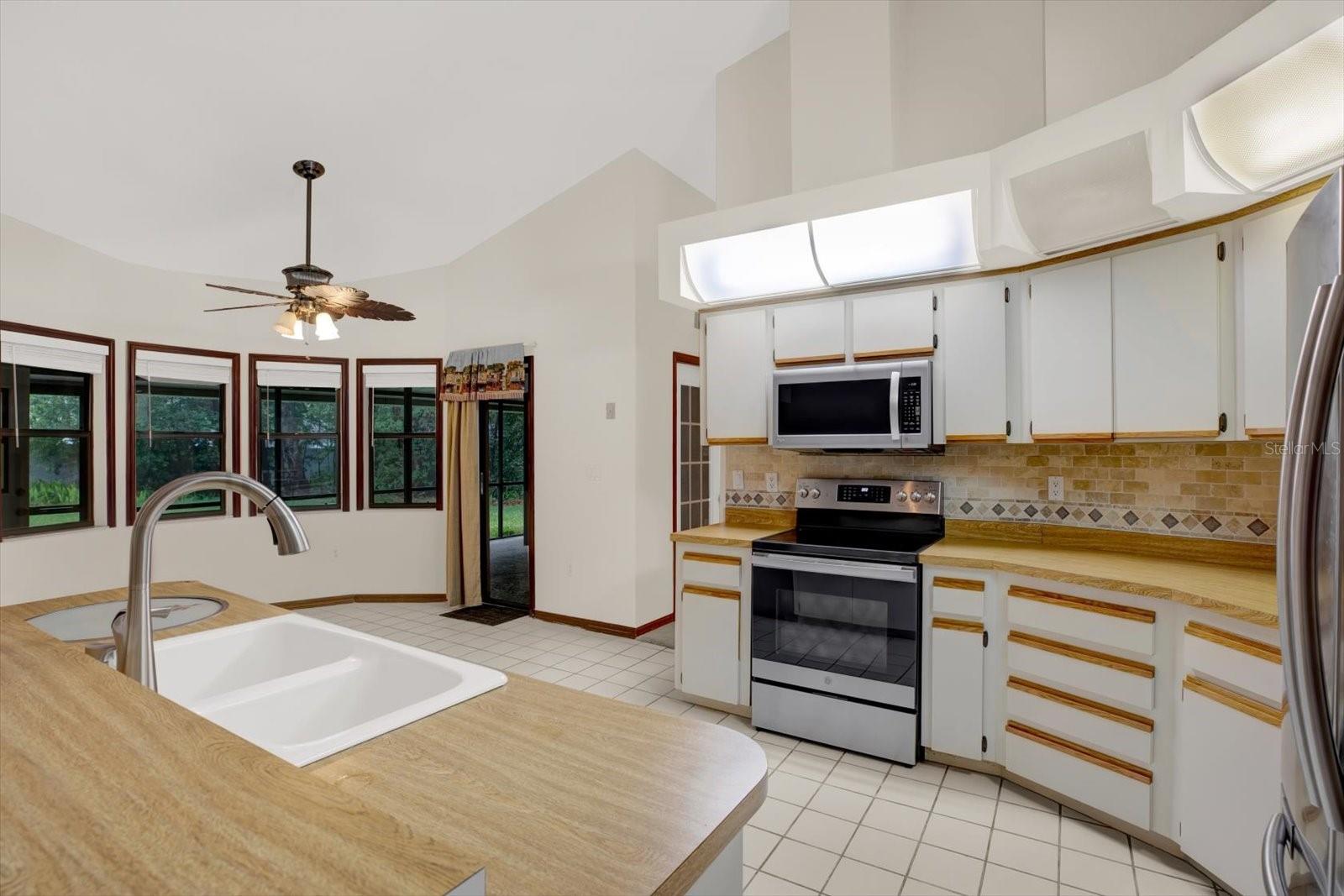 Image 13 of 52 For 642 Erin Way