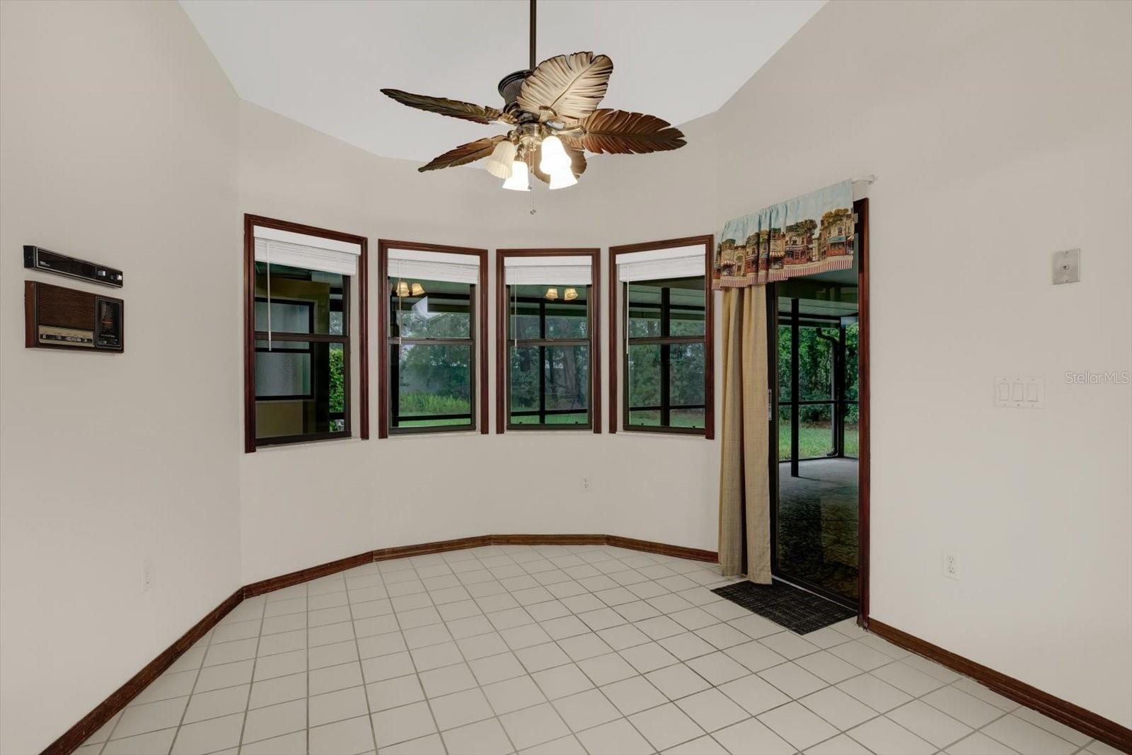 Image 14 of 52 For 642 Erin Way