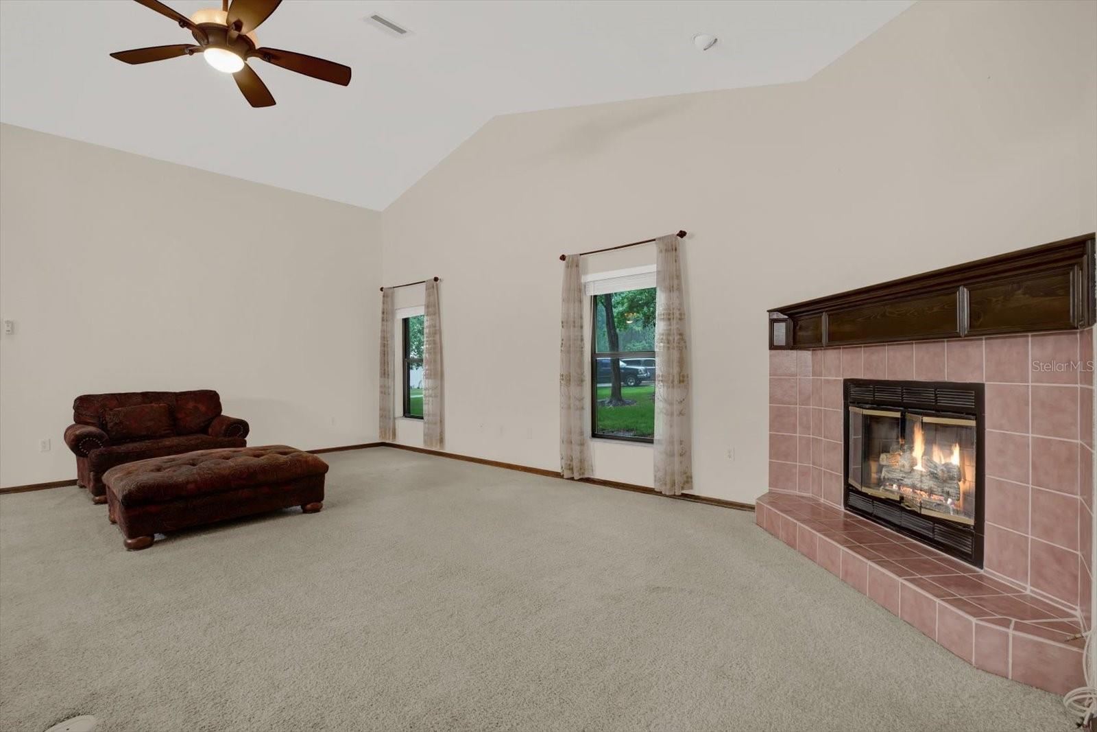 Image 21 of 52 For 642 Erin Way