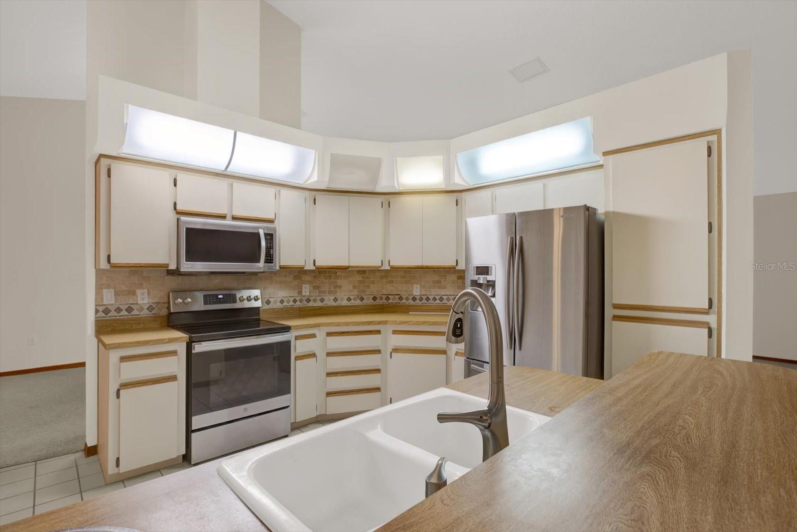 Image 9 of 52 For 642 Erin Way