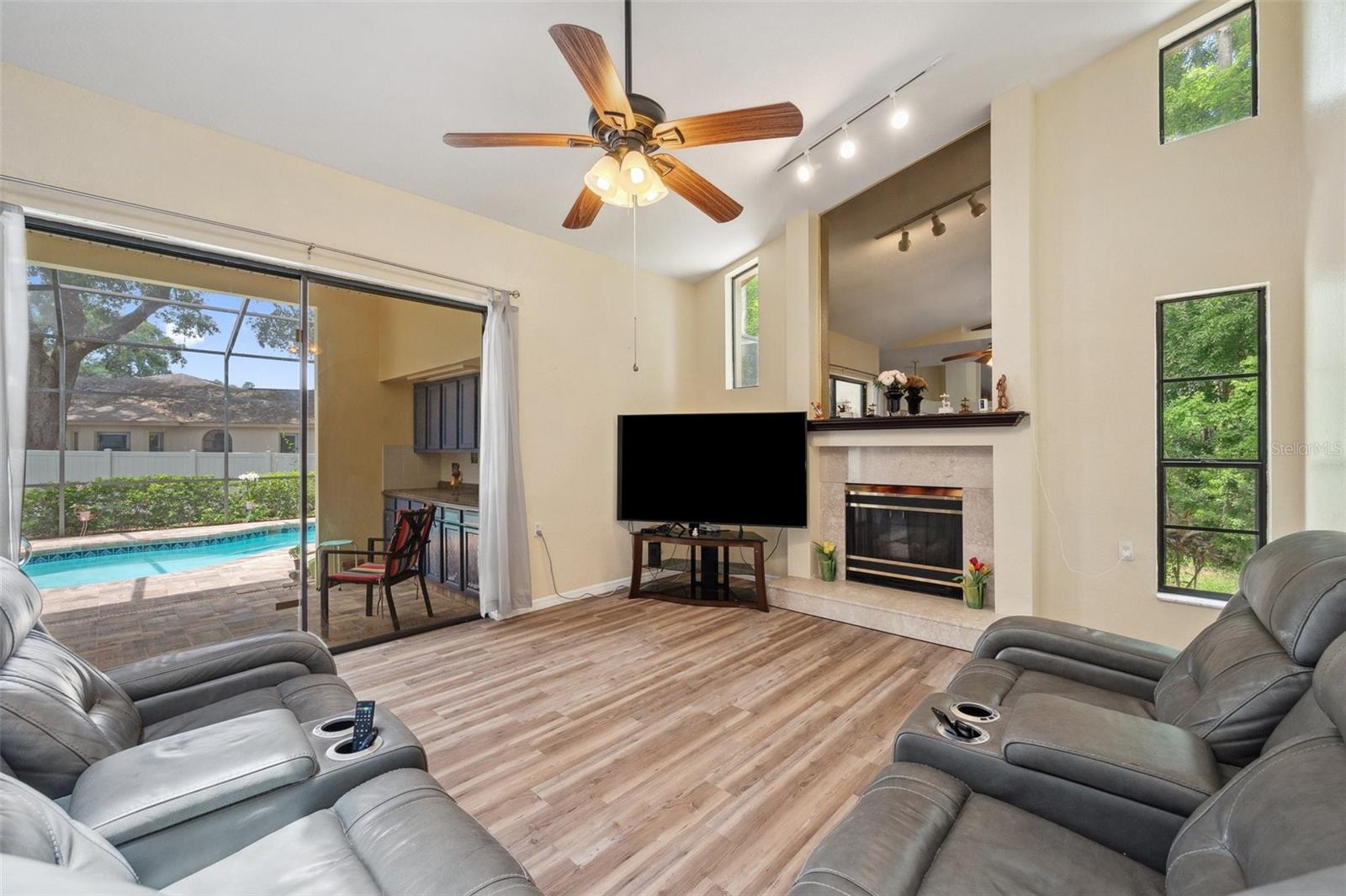 Listing photo id 16 for 9757 Hermosillo Drive