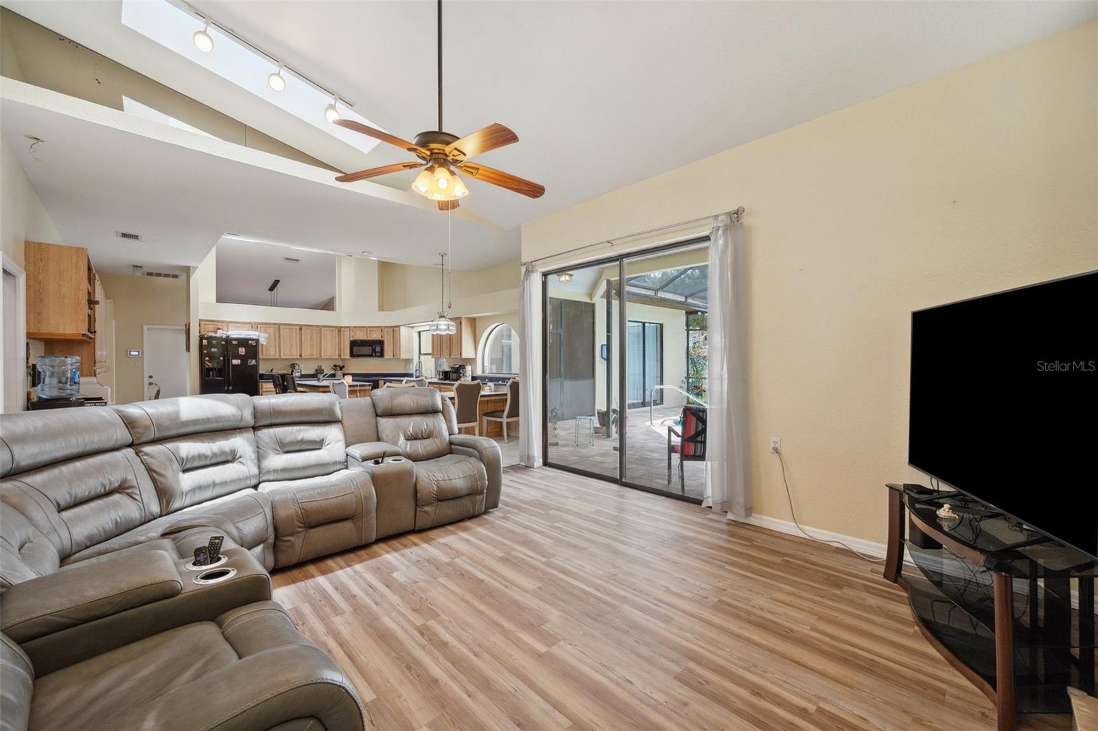 Listing photo id 17 for 9757 Hermosillo Drive