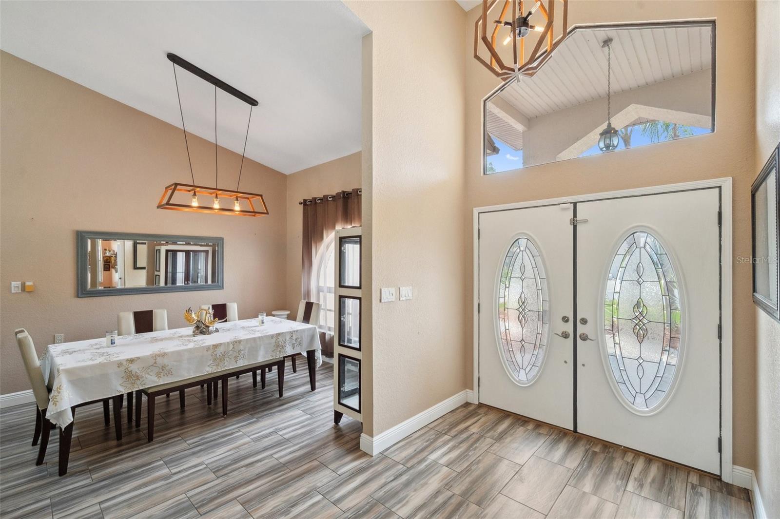 Listing photo id 3 for 9757 Hermosillo Drive