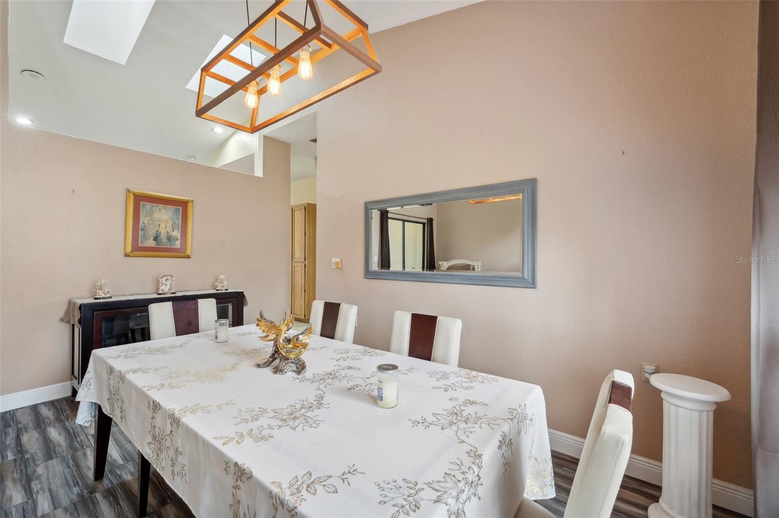 Listing photo id 5 for 9757 Hermosillo Drive