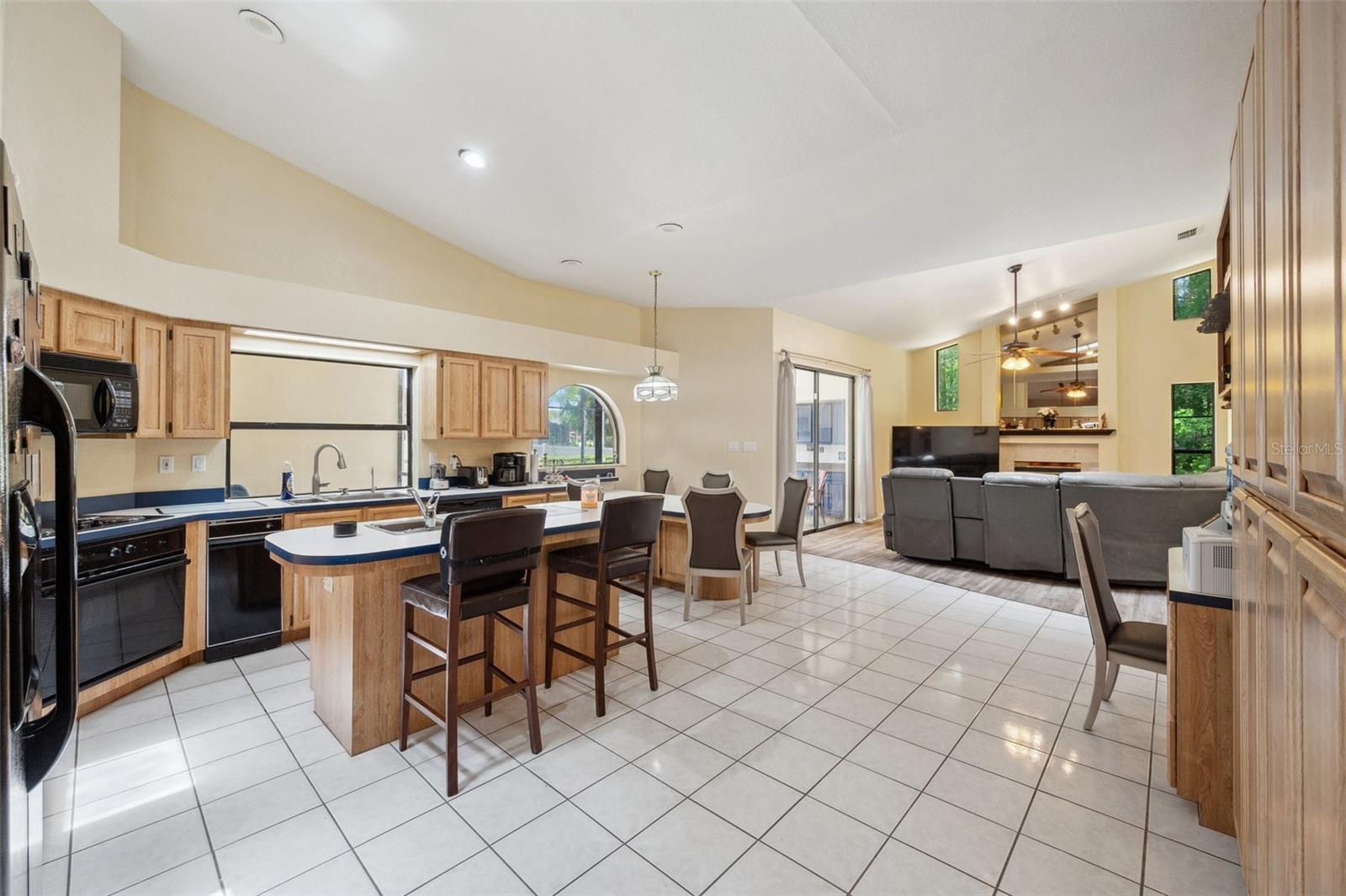 Listing photo id 7 for 9757 Hermosillo Drive