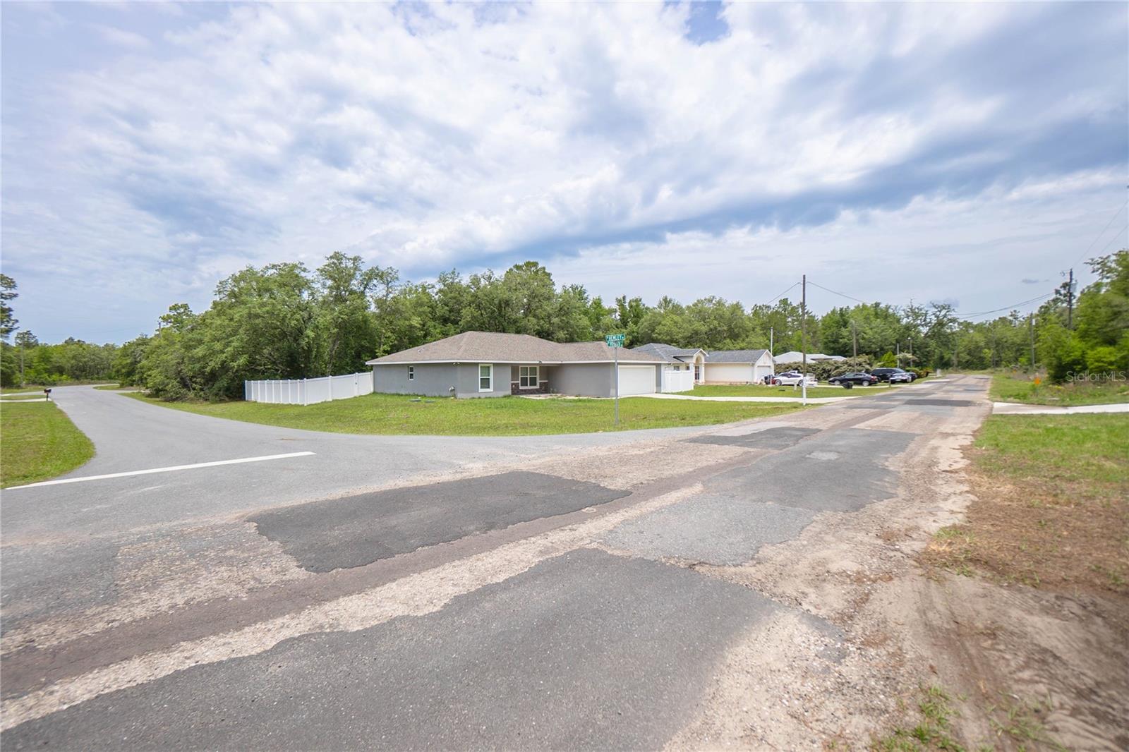 Listing photo id 3 for 7804 Voyager Drive