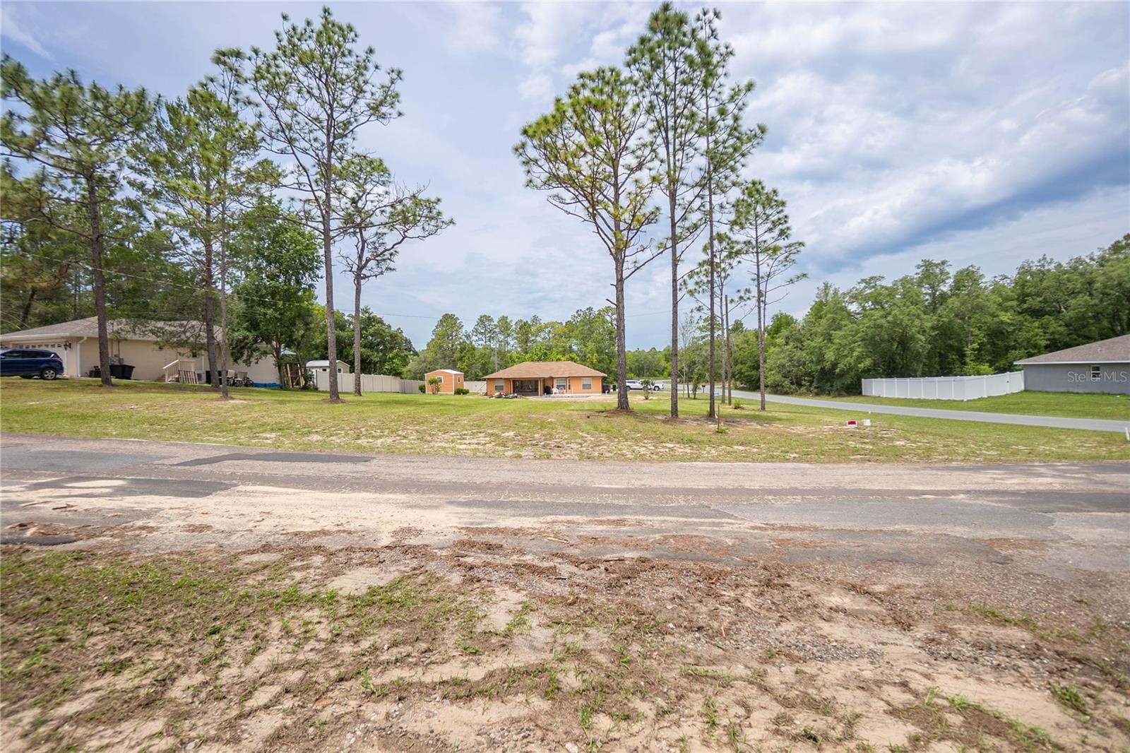 Listing photo id 5 for 7804 Voyager Drive