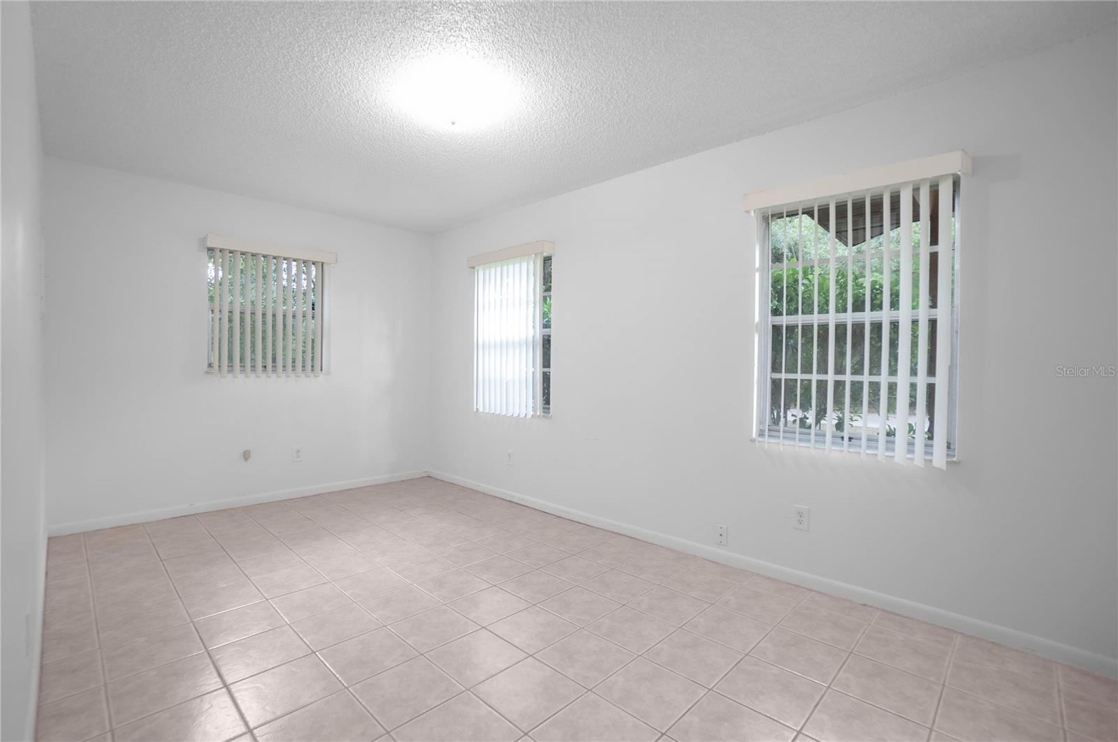 Listing photo id 9 for 2314 Colby Street