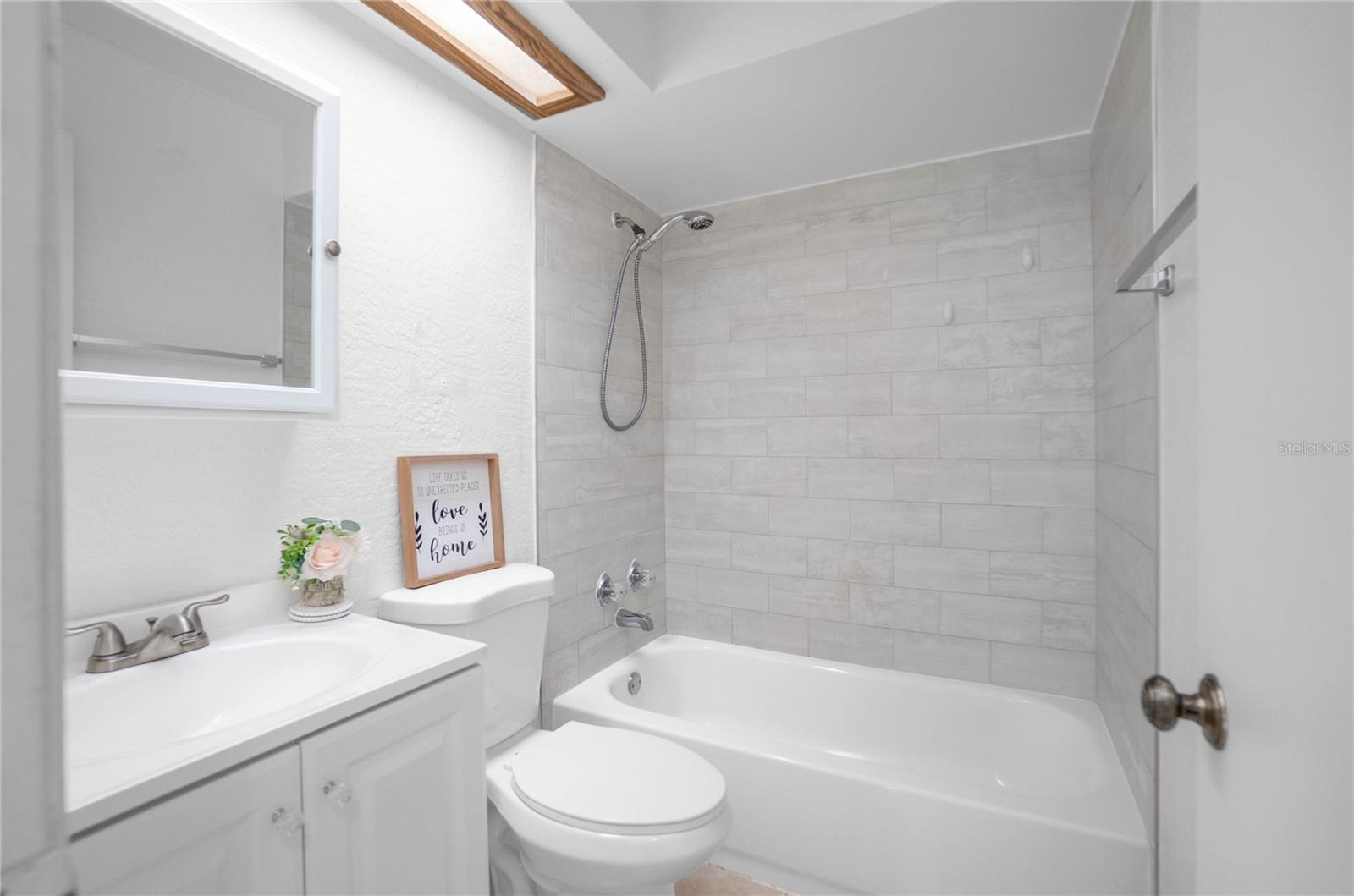 Listing photo id 11 for 2314 Colby Street