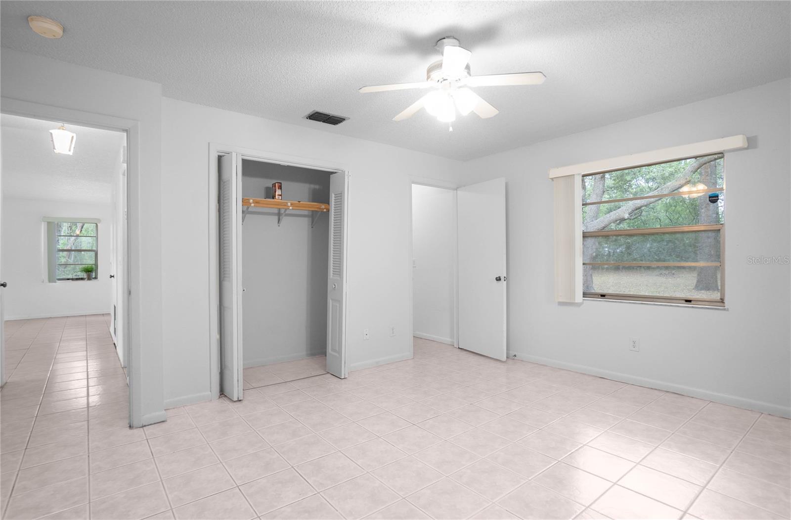 Listing photo id 13 for 2314 Colby Street