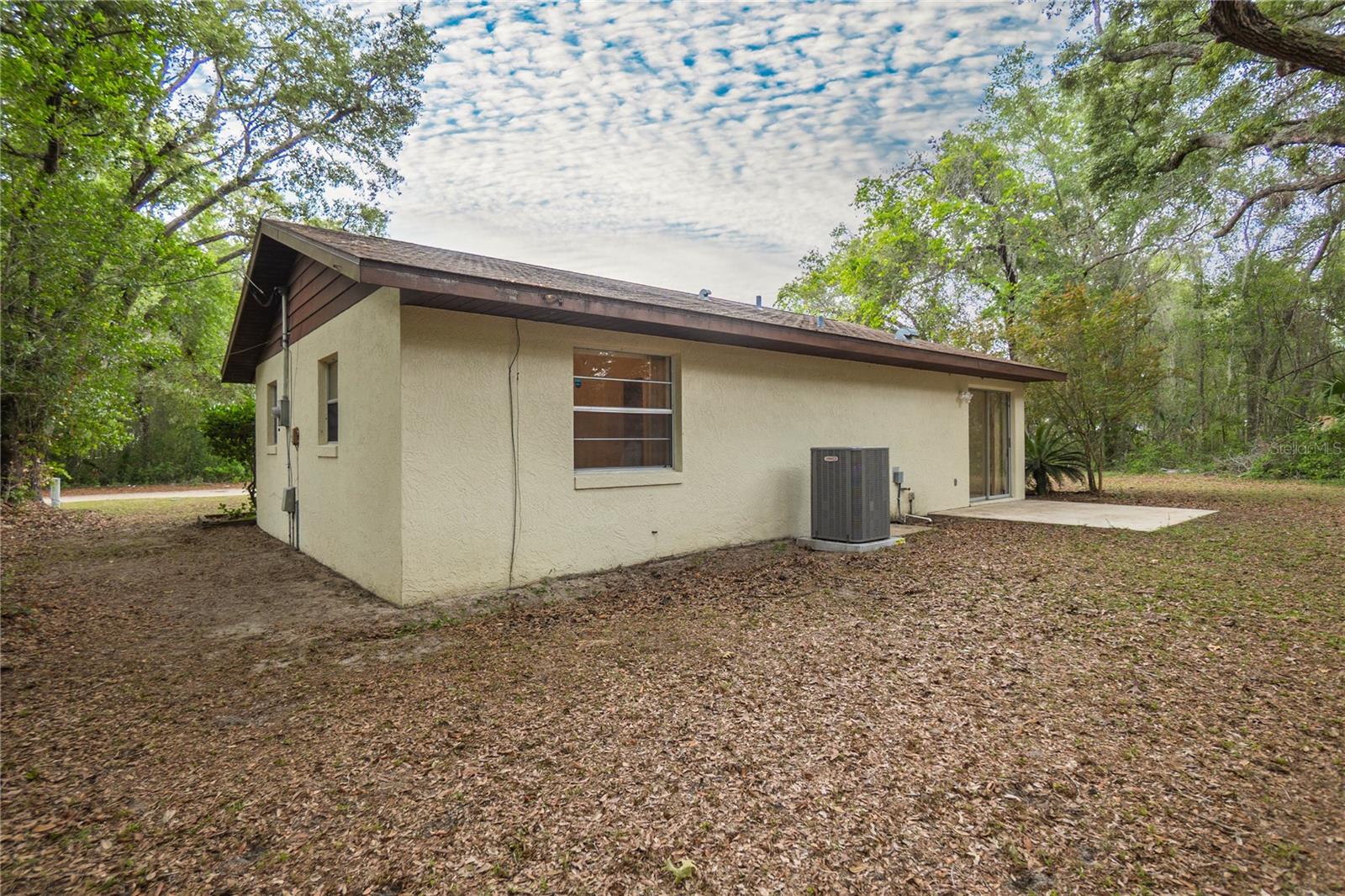 Listing photo id 17 for 2314 Colby Street