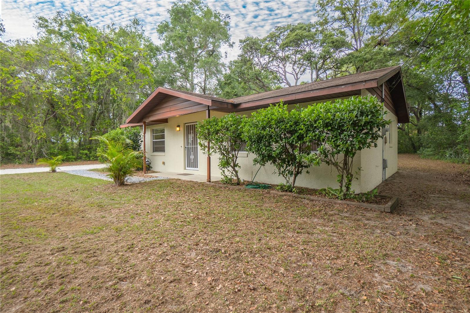 Listing photo id 0 for 2314 Colby Street