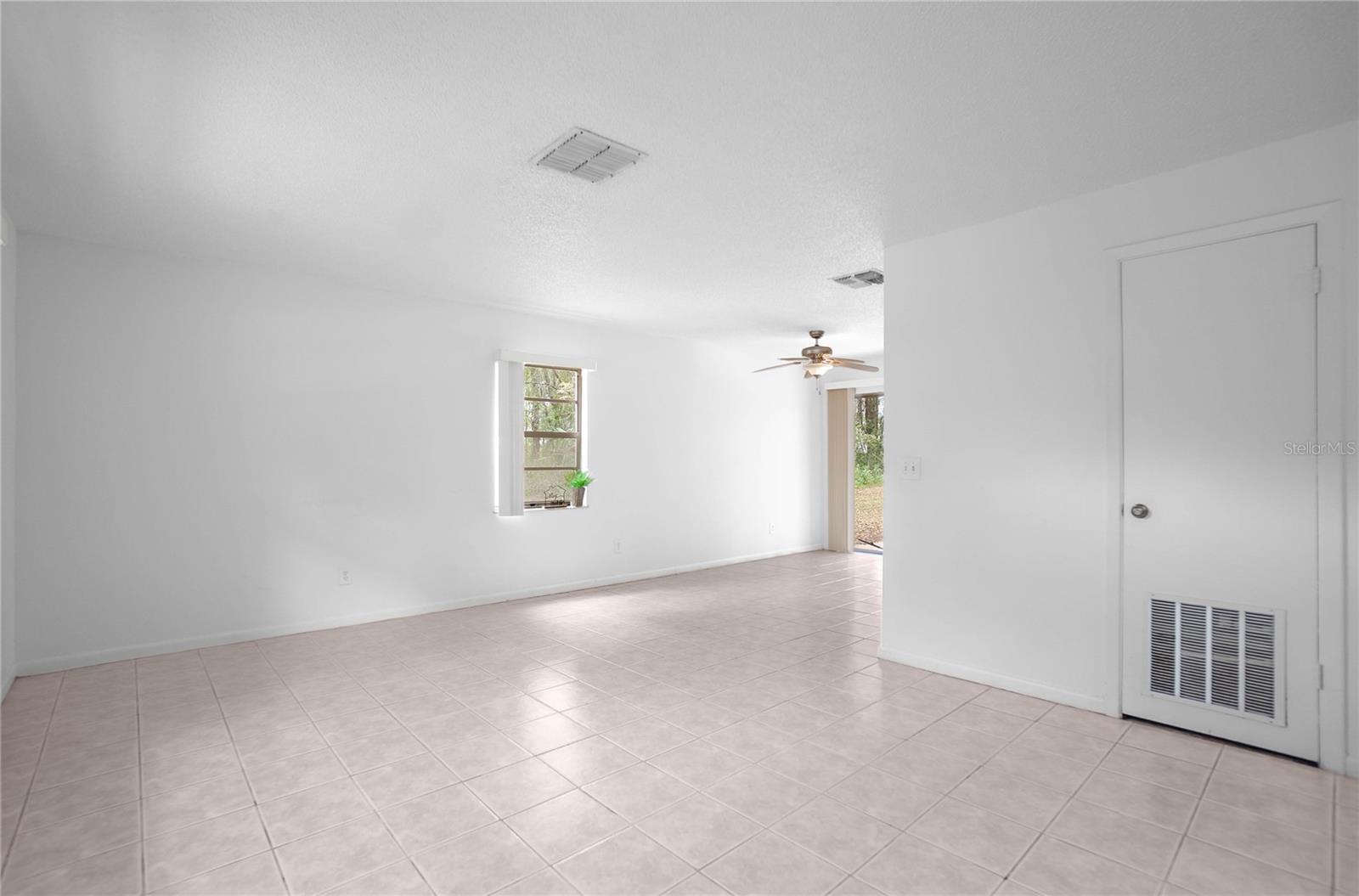 Listing photo id 2 for 2314 Colby Street