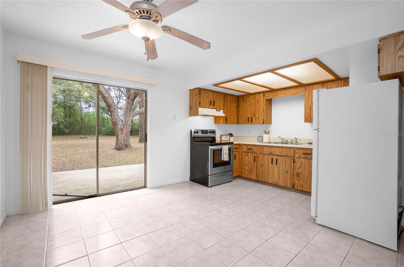Listing photo id 6 for 2314 Colby Street