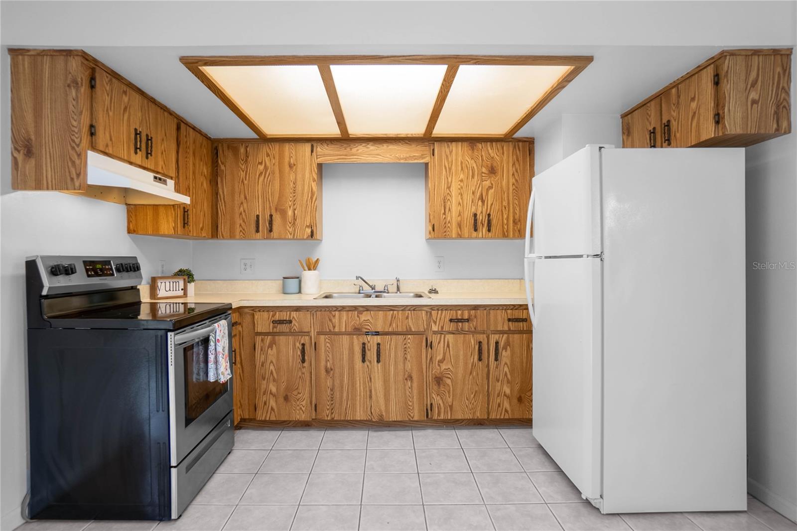 Listing photo id 7 for 2314 Colby Street