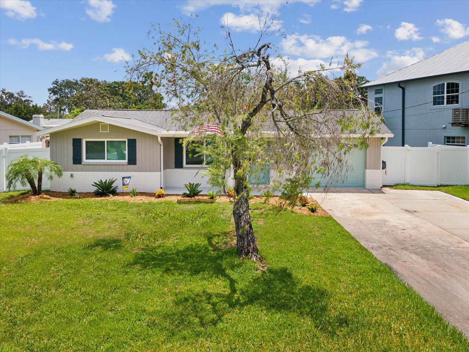 Listing photo id 46 for 5512 Tropic Drive