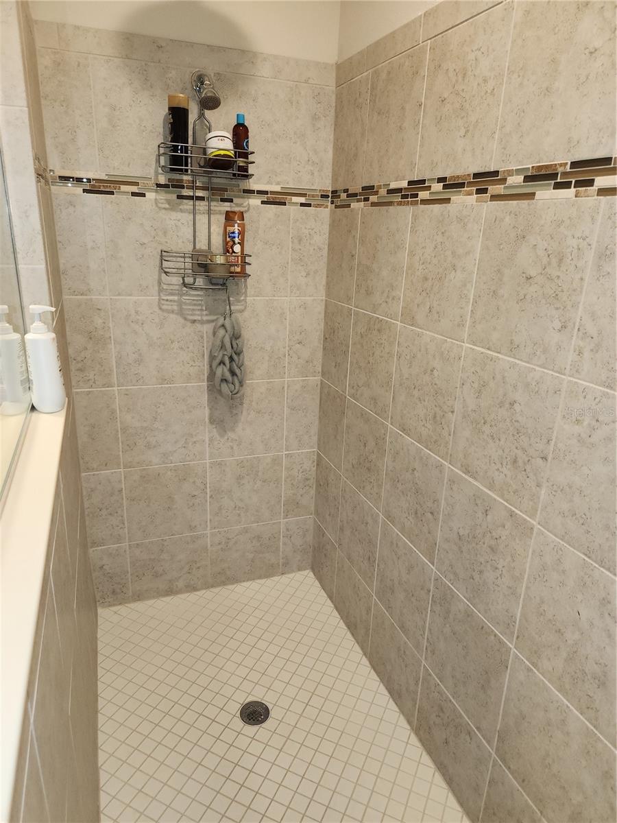 Image 16 of 37 For 954 Old Windsor Way