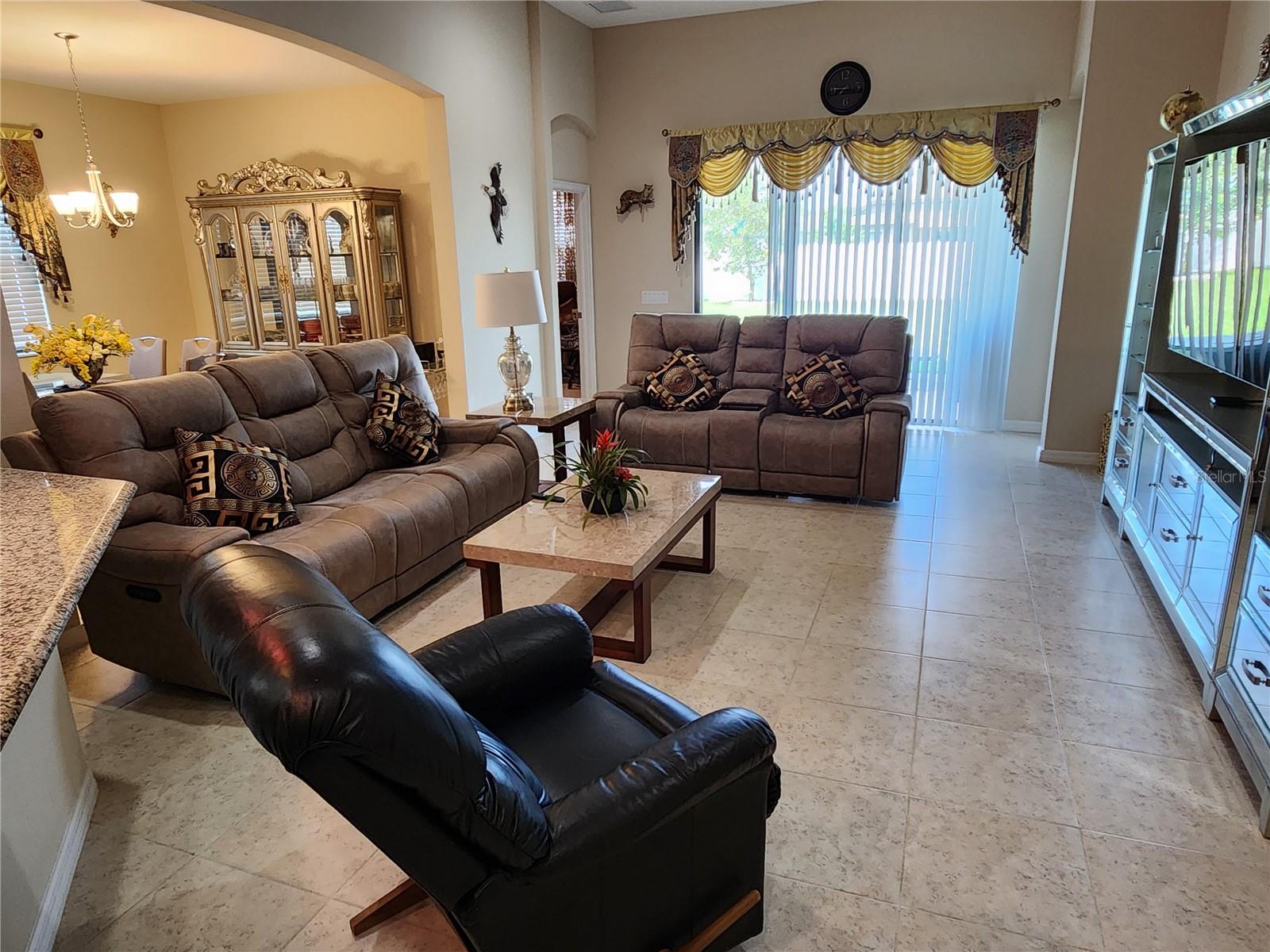 Image 2 of 37 For 954 Old Windsor Way