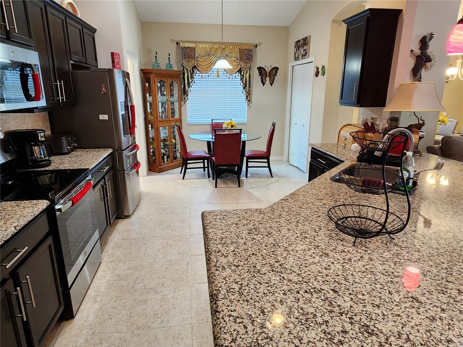 Image 5 of 37 For 954 Old Windsor Way